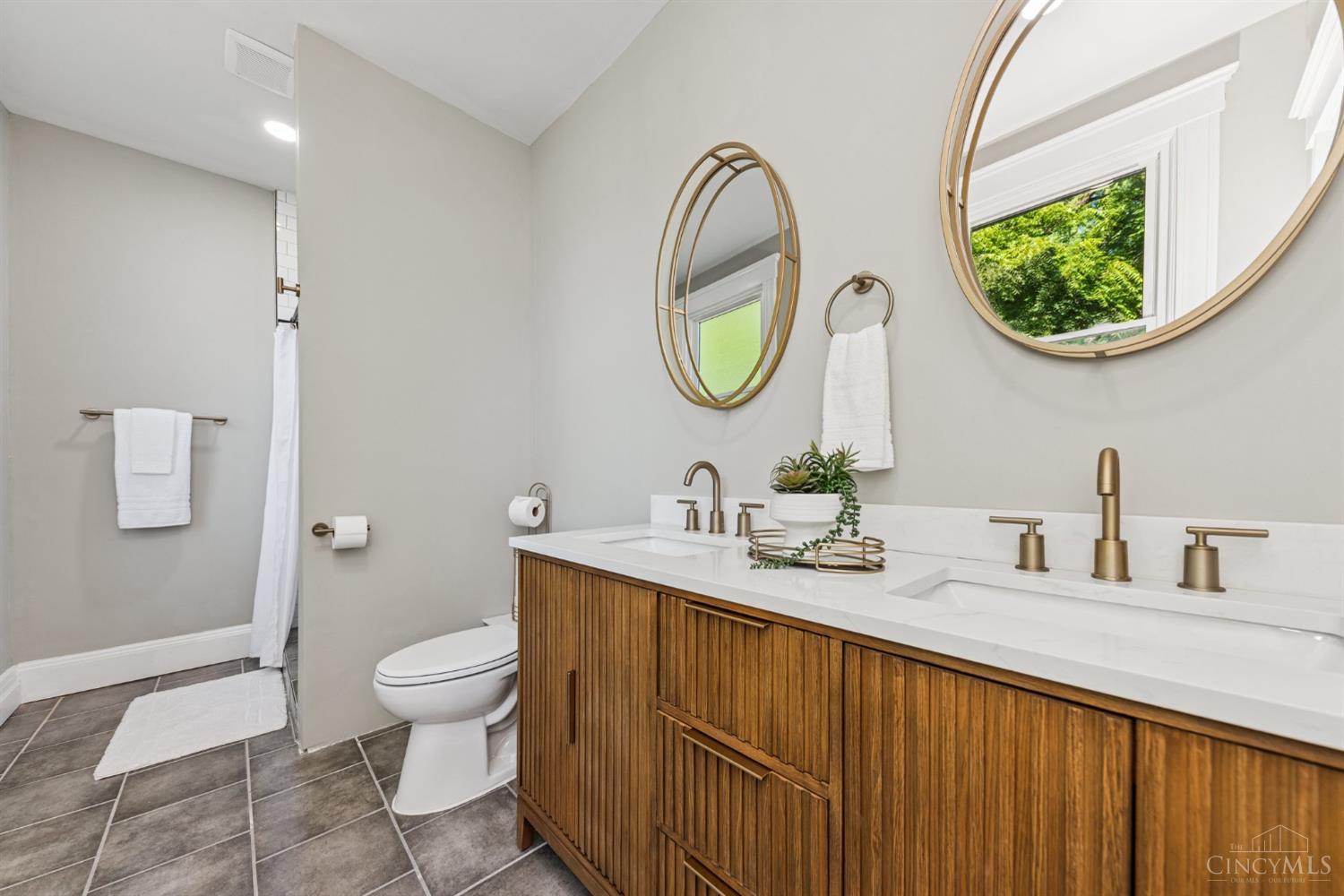 Cincinnati, Ohio, 45227, United States, 5 Bedrooms Bedrooms, ,3 BathroomsBathrooms,Residential,For Sale,1939173