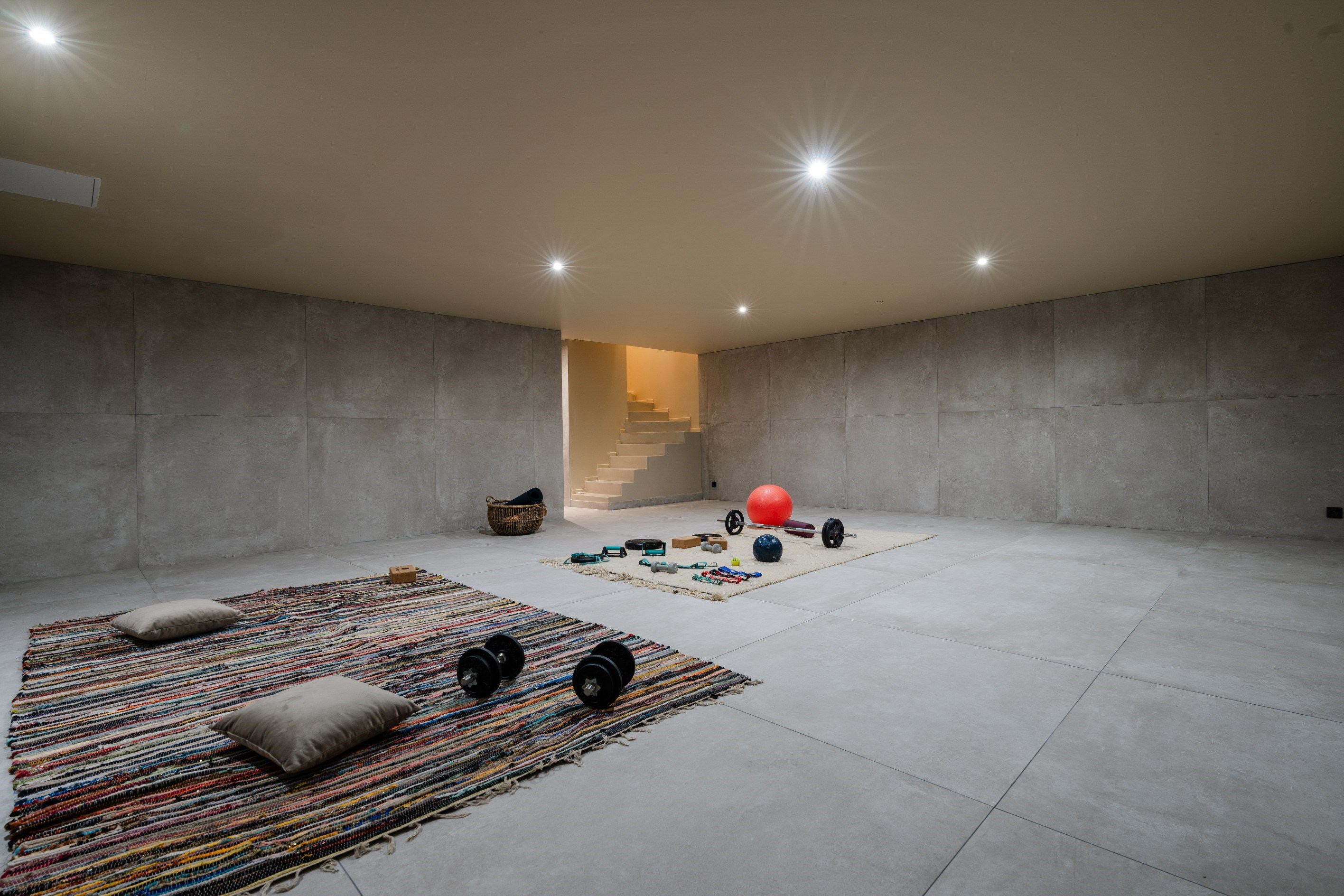  Contemporary house - pool - garage - 物件實景