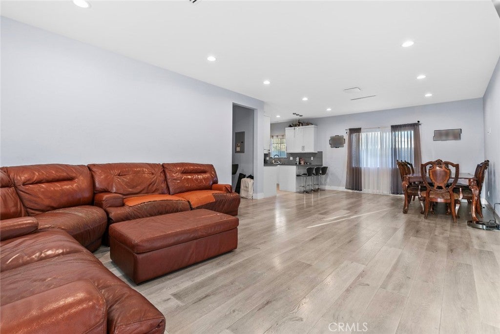 Sun Valley, California, 91352, United States, 5 Bedrooms Bedrooms, ,3 BathroomsBathrooms,Residential,For Sale,1987876