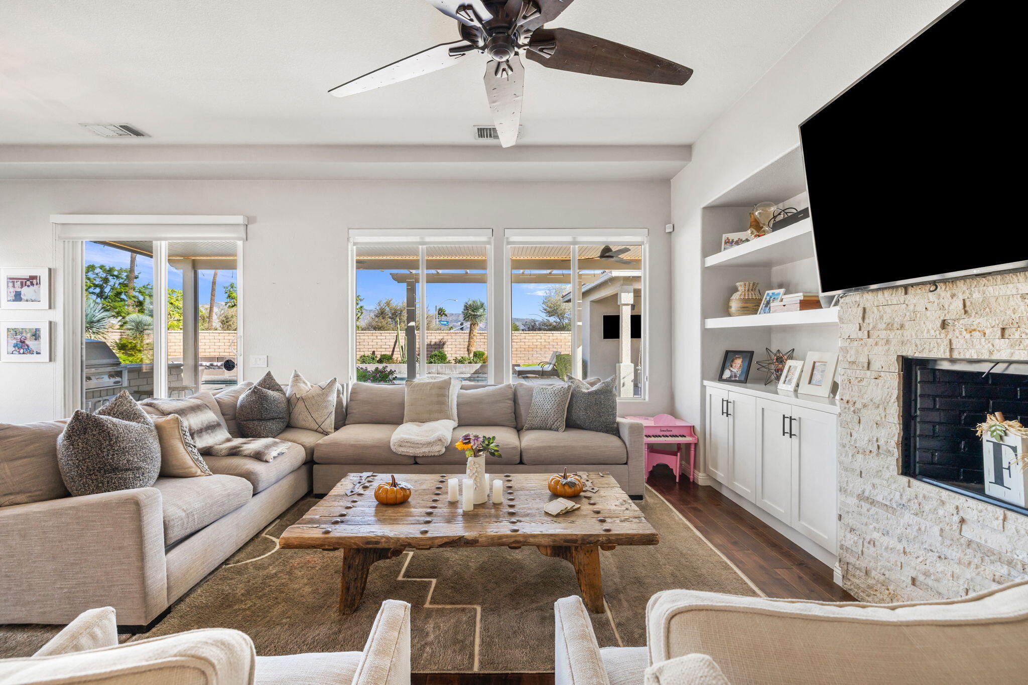 La Quinta, California, 92253, United States, 5 Bedrooms Bedrooms, ,3 BathroomsBathrooms,Residential,For Sale,1998389