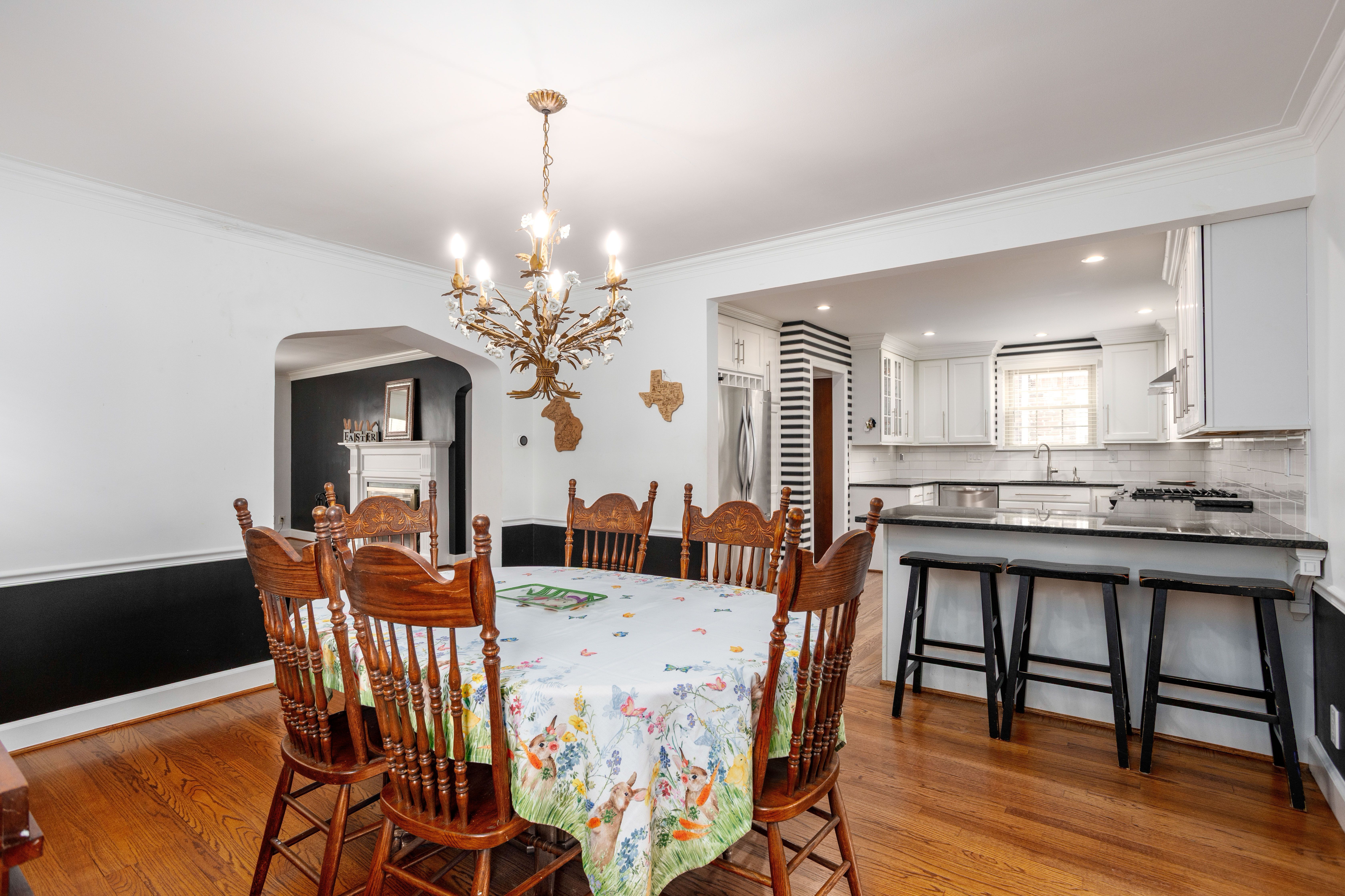 GrossePointeFarms, Michigan, 48236, United States, 3 Bedrooms Bedrooms, ,3 BathroomsBathrooms,Residential,For Sale,1806255