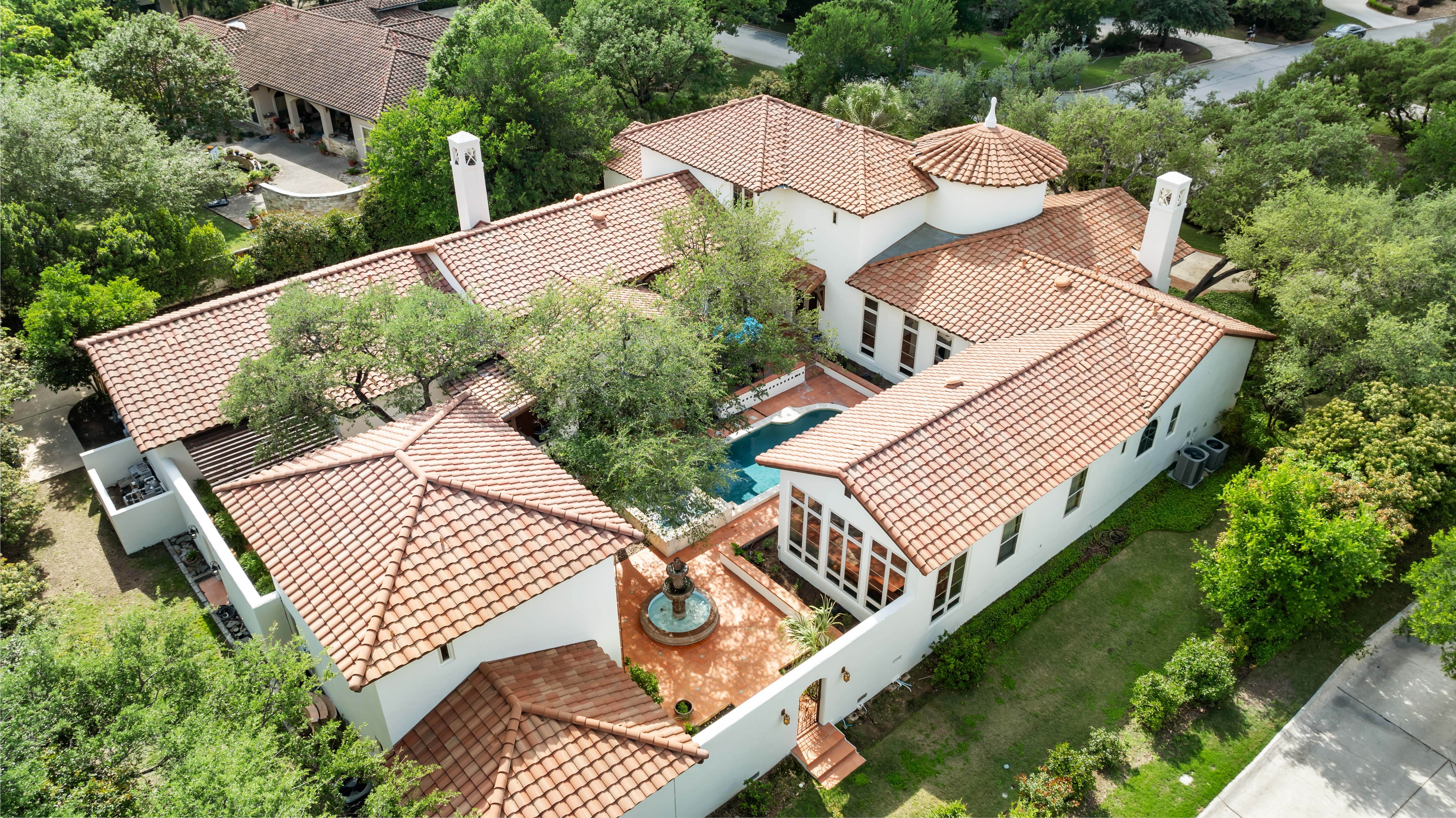  Custom Estate with Pool, Courtyard and Wine Room - 物件實景
