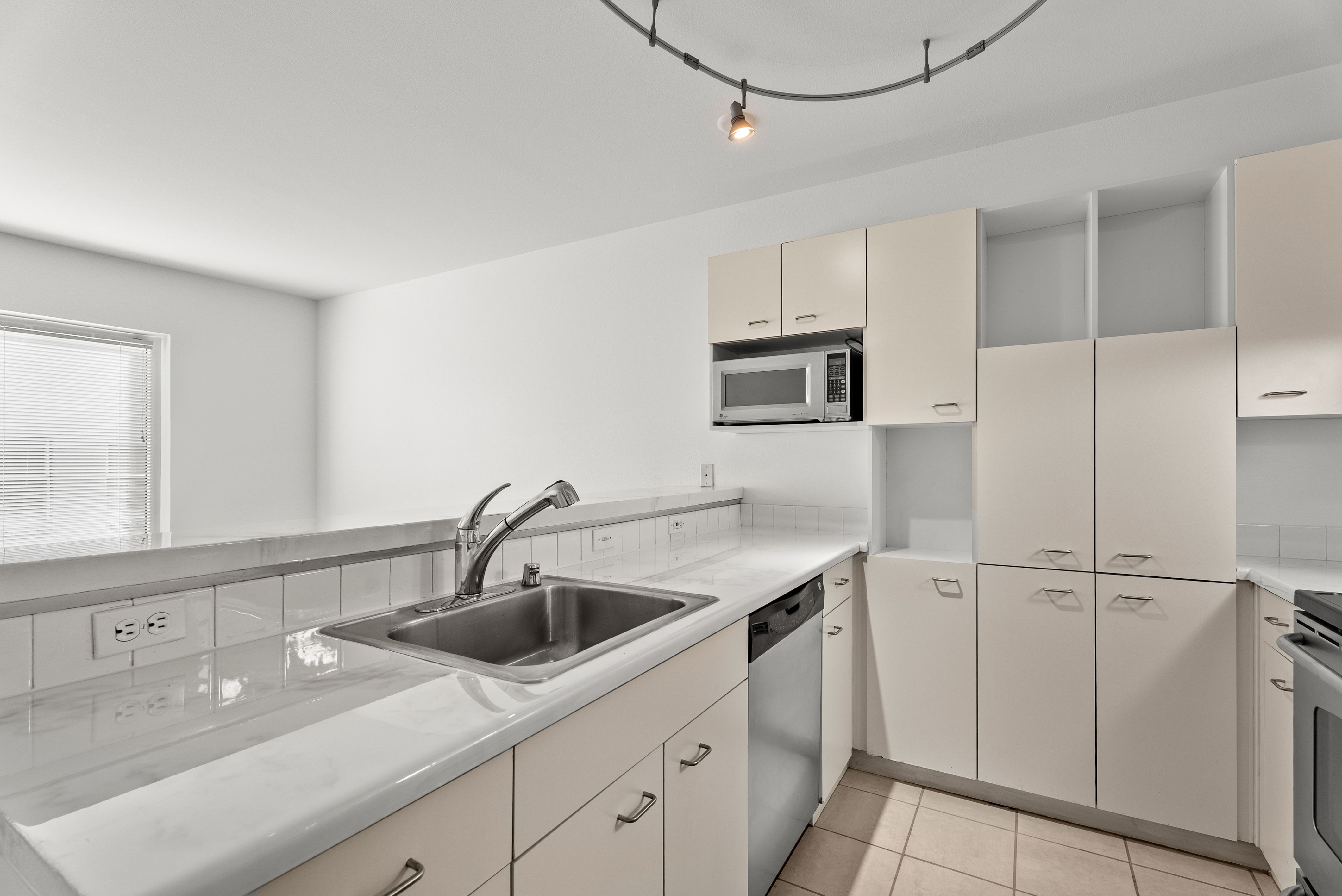  2440 Western Ave Unit #517, Seattle, WA 98121 - 物件實景