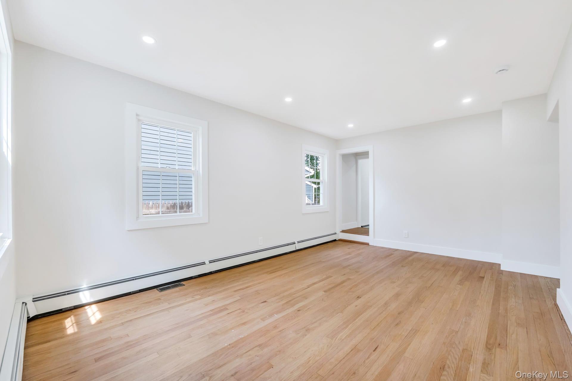 Port Washington, New York, 11050, United States, 3 Bedrooms Bedrooms, ,2 BathroomsBathrooms,Residential,For Sale,1950158