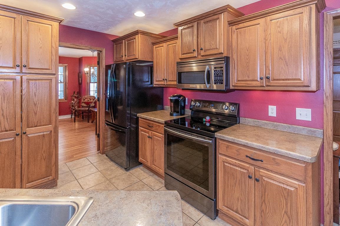 New London, Wisconsin, 54961-8857, United States, 4 Bedrooms Bedrooms, ,4 BathroomsBathrooms,Residential,For Sale,2001494