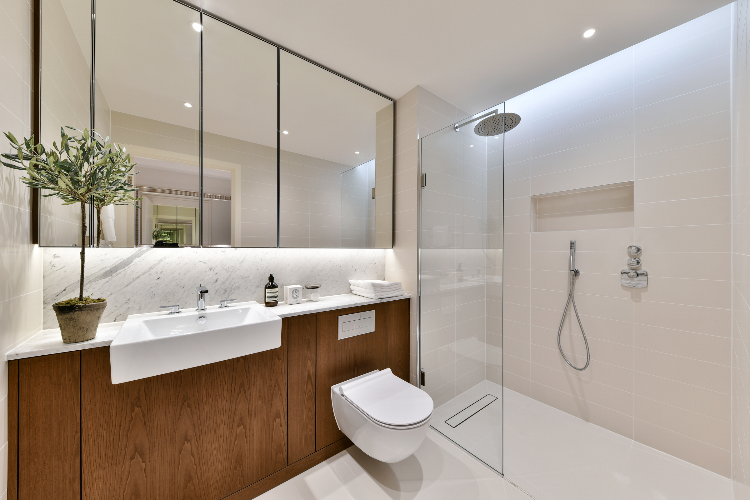  A light-filled three-bedroom apartment with three balconies in Chelsea Creek - 物件實景