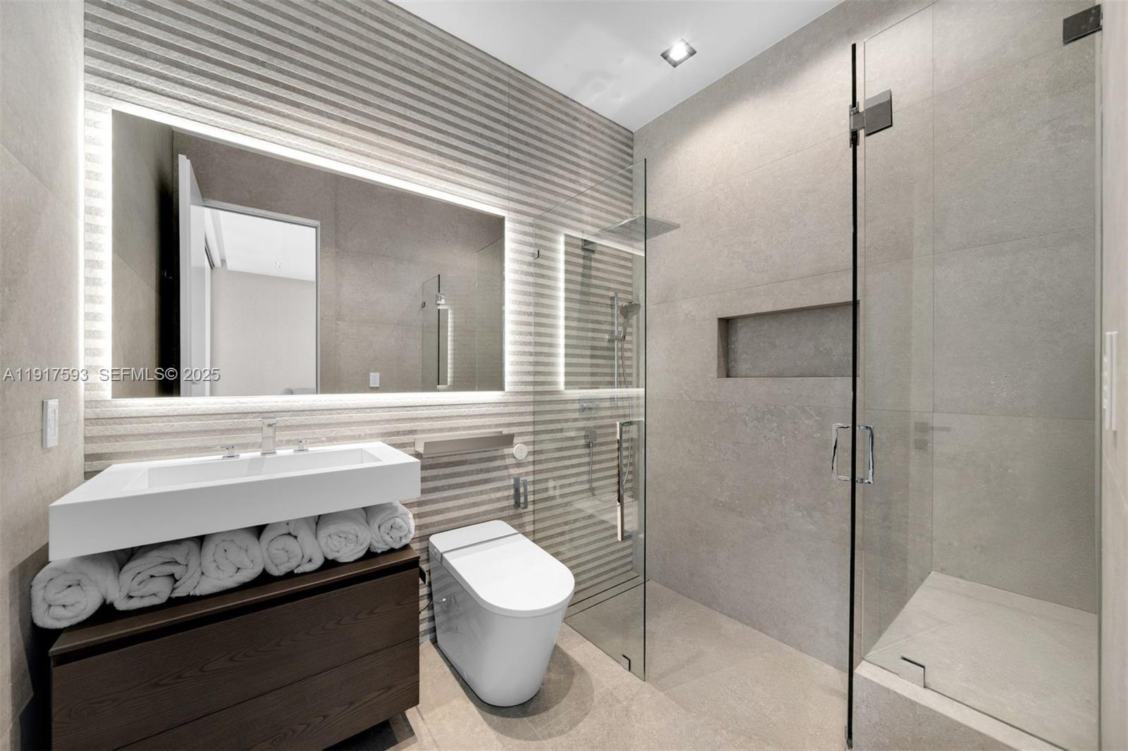 Golden Beach, Florida, 33160, United States, 6 Bedrooms Bedrooms, ,7 BathroomsBathrooms,Residential,For Sale,2000920