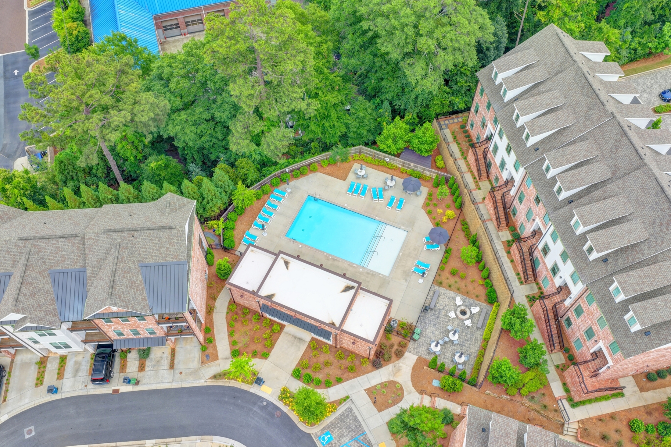  Welcome Home to this Magnificent Three-Story Townhome - 物件實景