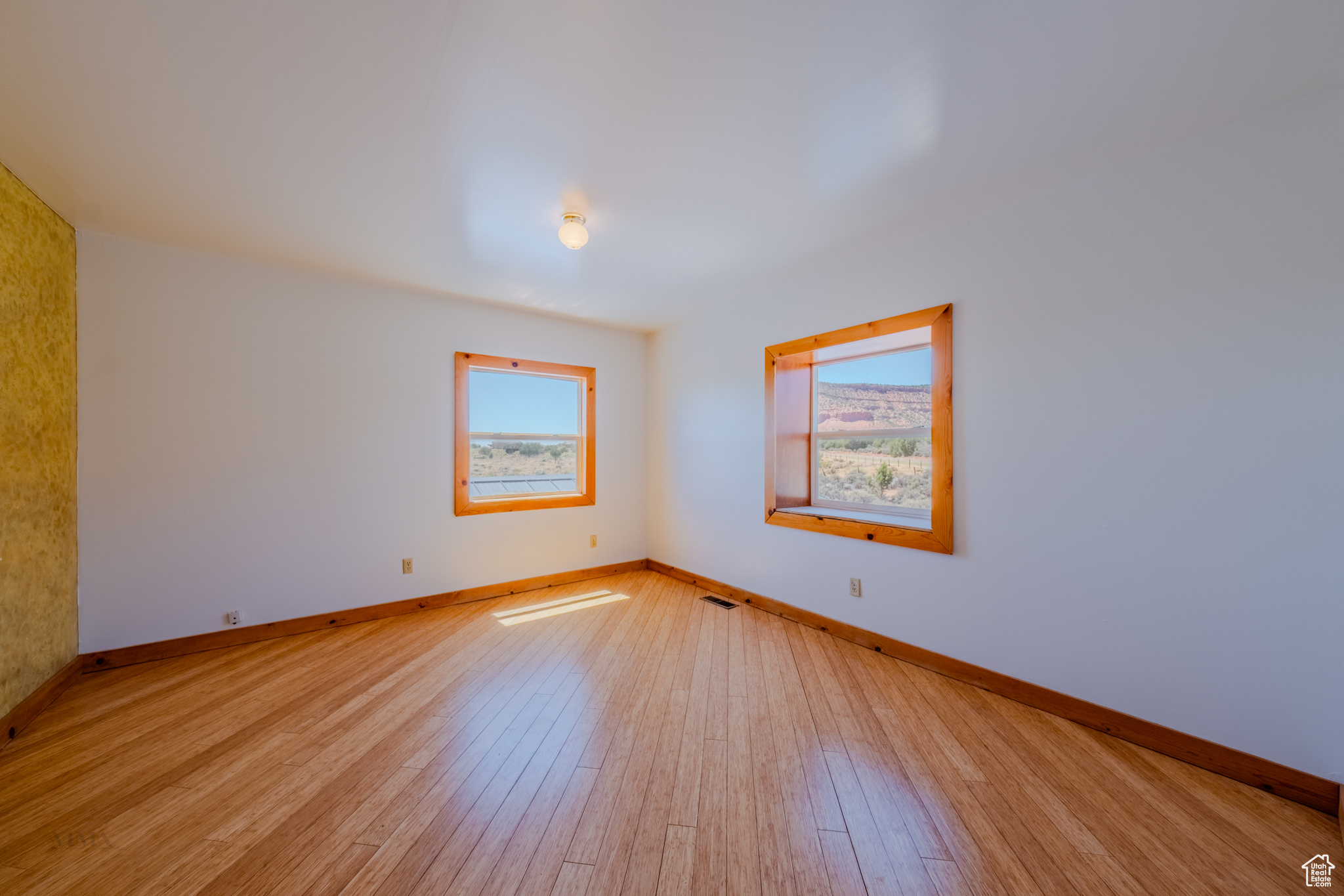 Kanab, Utah, 84741, United States, 4 Bedrooms Bedrooms, ,3 BathroomsBathrooms,Residential,For Sale,1908658