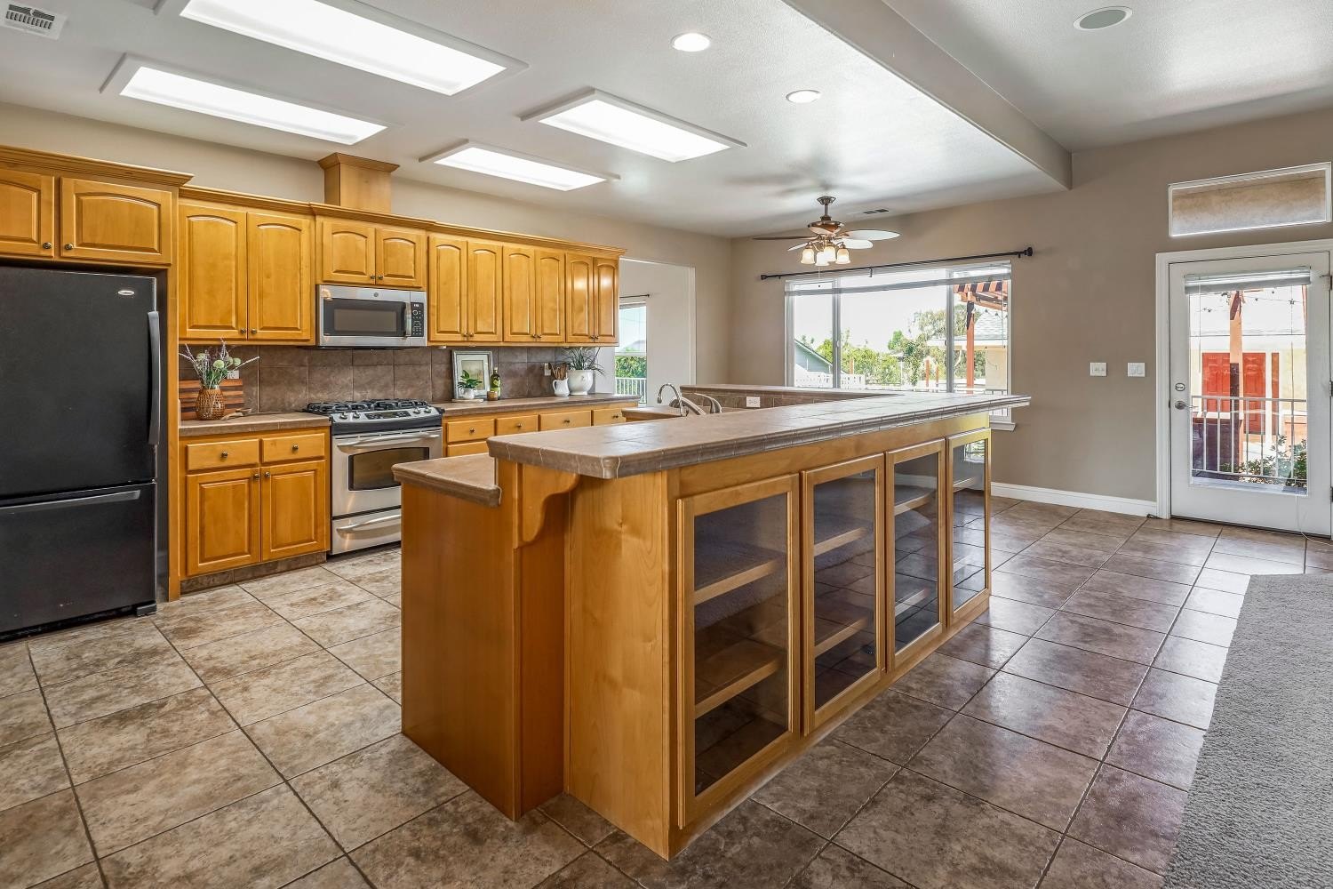 Valley Springs, California, 95252, United States, 3 Bedrooms Bedrooms, ,4 BathroomsBathrooms,Residential,For Sale,1981868