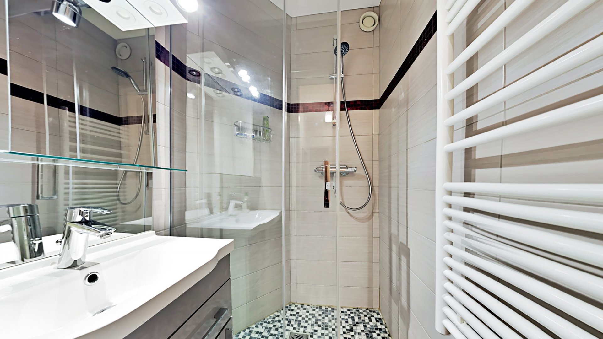 Paris 18th, Île-de-France, 75018, FR, 2 Bedrooms Bedrooms, ,3 BathroomsBathrooms,Residential,For Sale,1440589