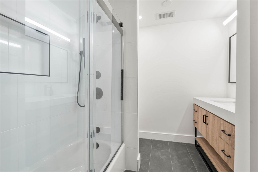 Weston, Massachusetts, 02493, United States, 4 Bedrooms Bedrooms, ,5 BathroomsBathrooms,Residential,For Sale,1989089