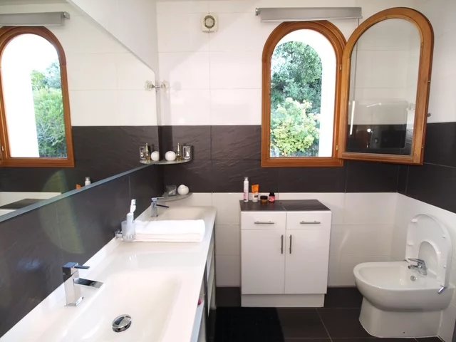Saint-Paul-de-Vence, Provence-Alpes-Côte d’Azur, 06570, FR, 6 Bedrooms Bedrooms, ,Residential,For Sale,1817530