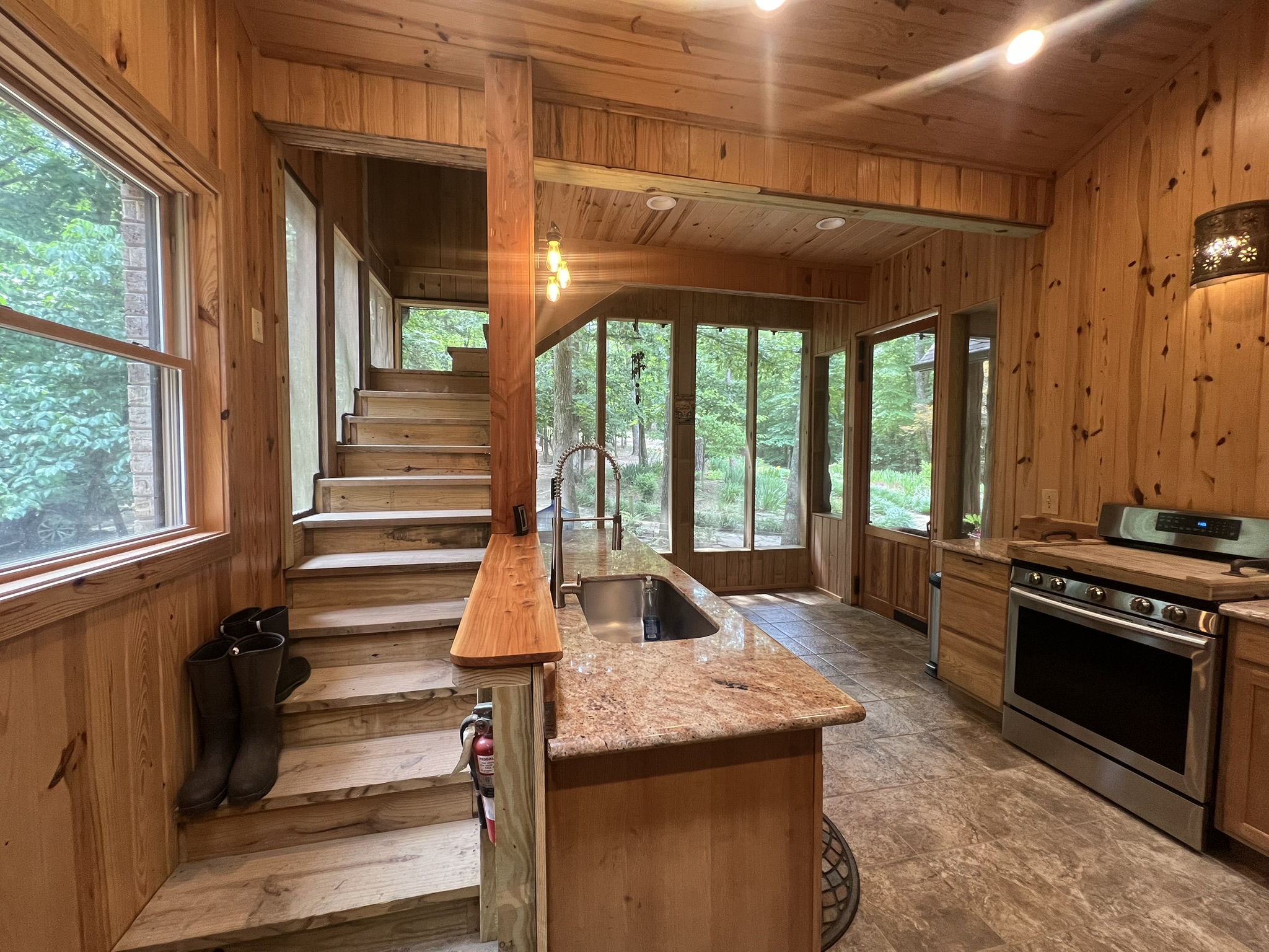 Mena, Arkansas, 71953, United States, 3 Bedrooms Bedrooms, ,3 BathroomsBathrooms,Residential,For Sale,1979119