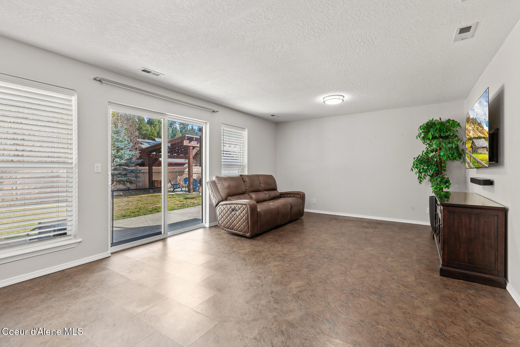 Coeur d'Alene, Idaho, 83815, United States, 5 Bedrooms Bedrooms, ,3 BathroomsBathrooms,Residential,For Sale,1937739