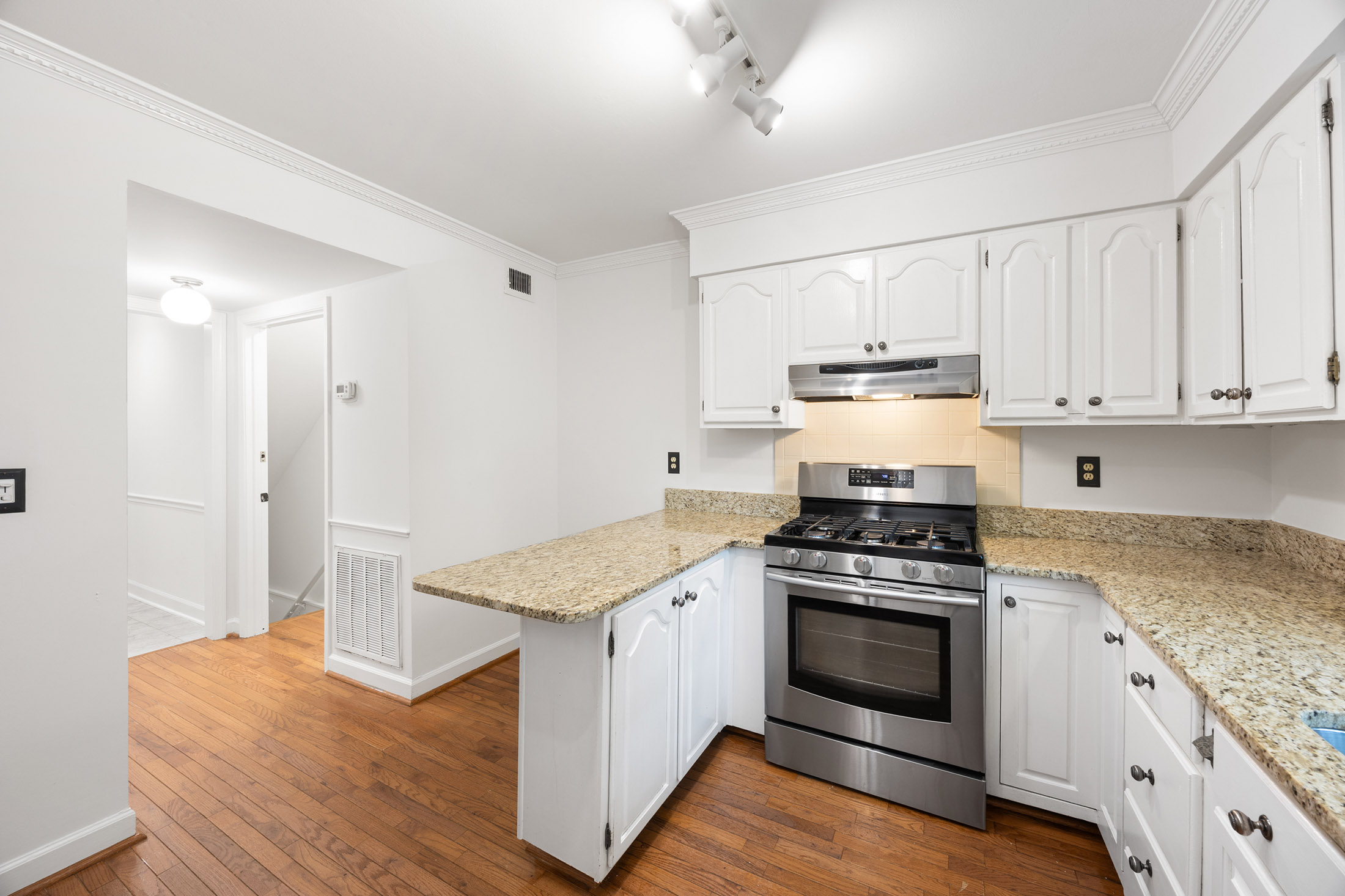  Morningside End-unit Townhome Combines Location, Privacy and Value - 物件實景