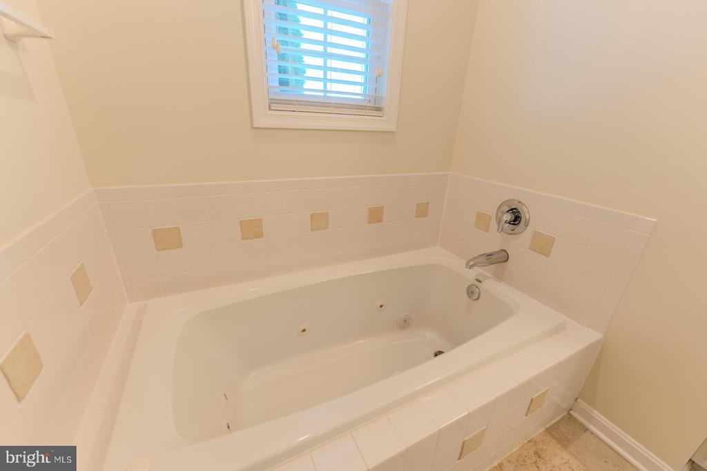Petersburg, West Virginia, 26847, United States, 3 Bedrooms Bedrooms, ,3 BathroomsBathrooms,Residential,For Sale,1891078