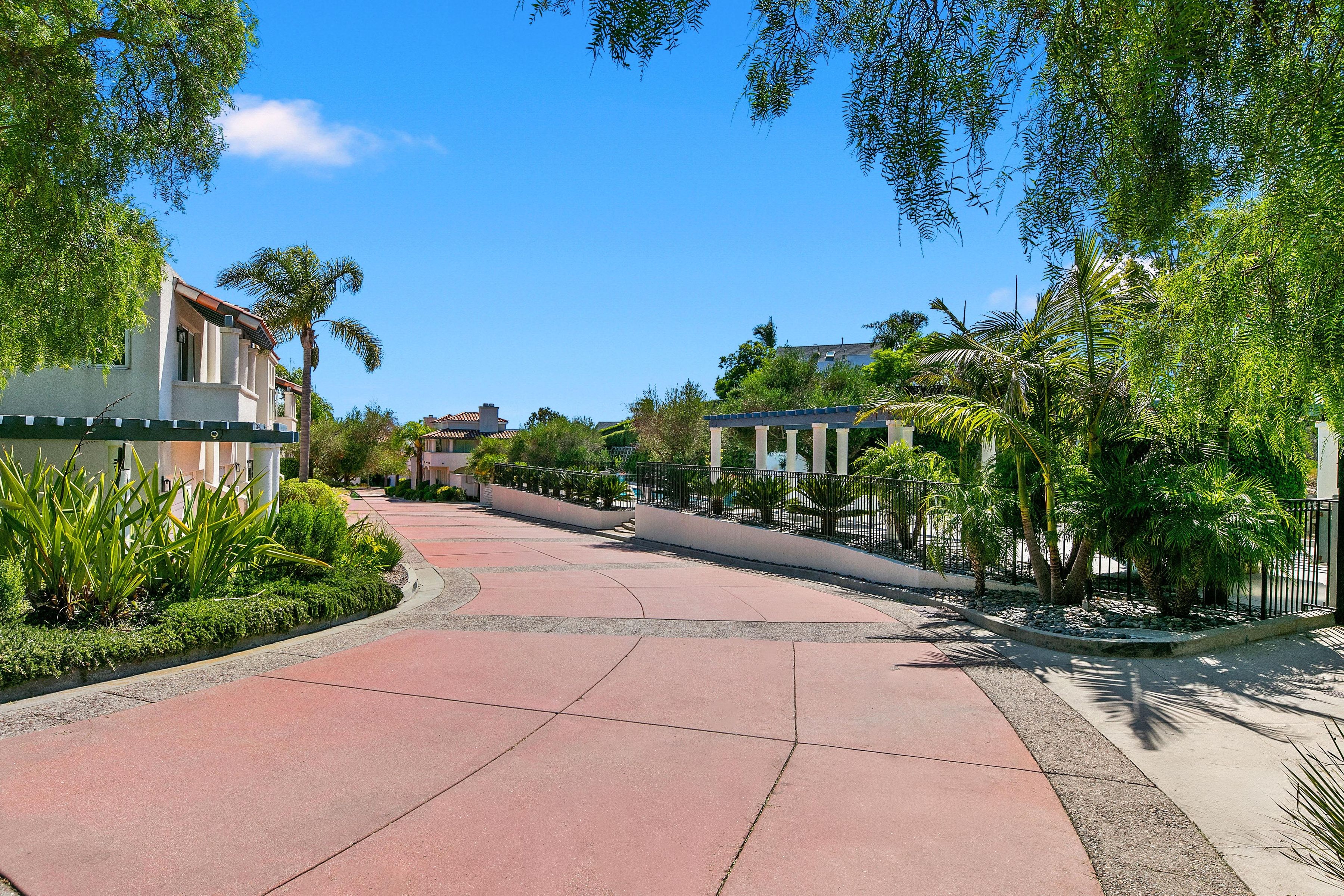  6435 Zumirez Drive - 物件實景