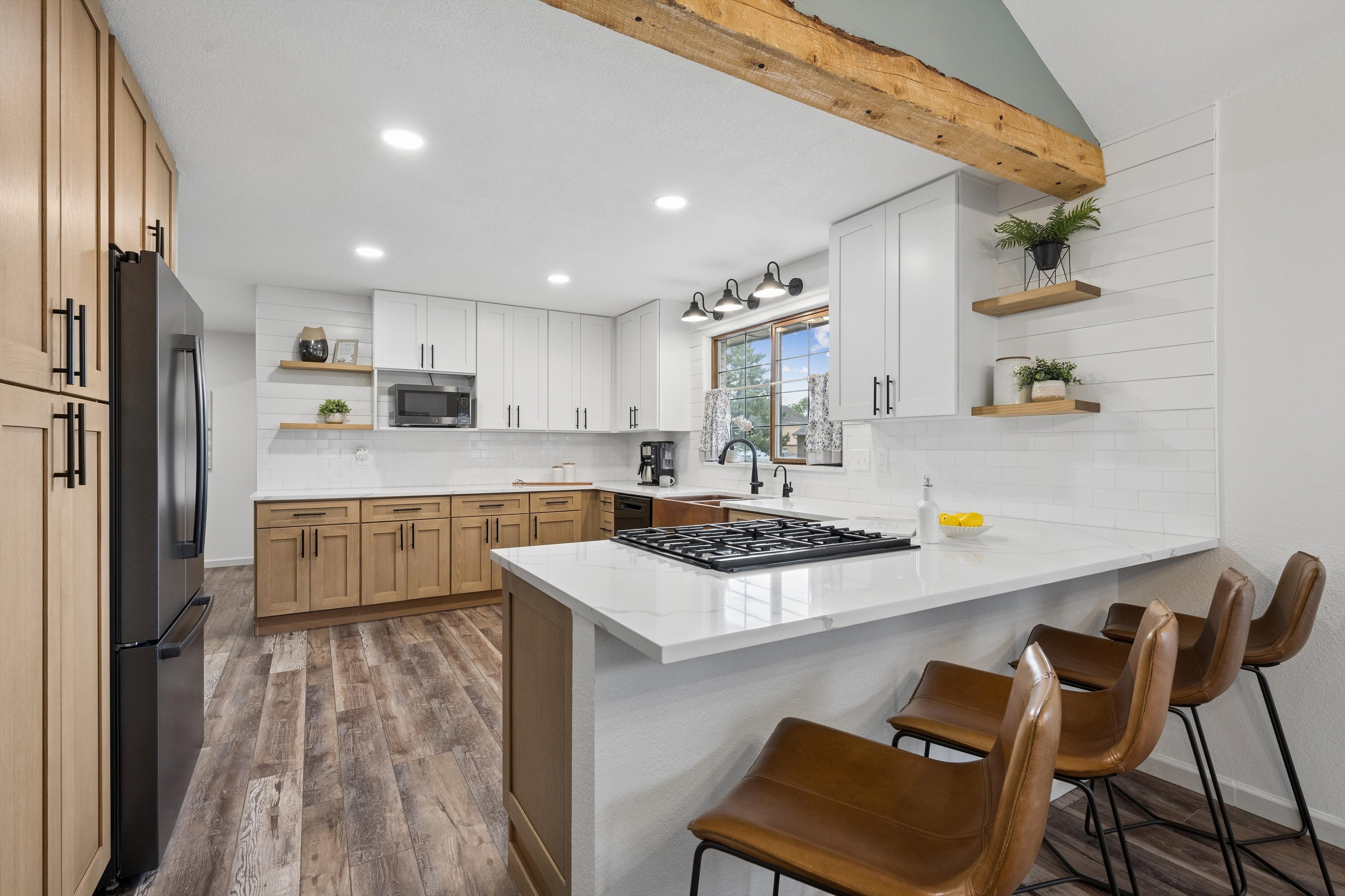  Thoughtfully Updated and Beautifully Maintained Ranch-Style Residence - 物件實景