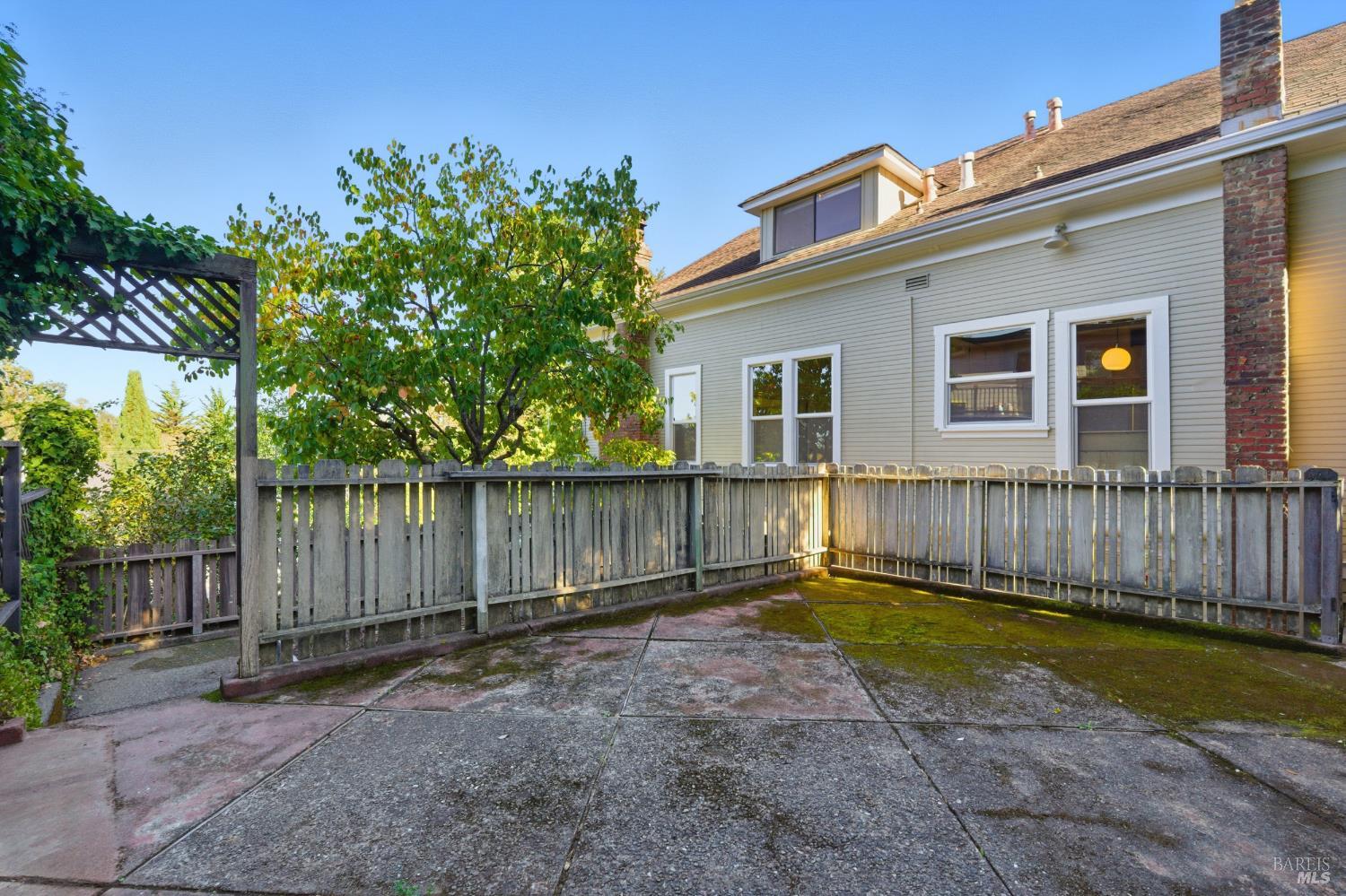 Corte Madera, California, 94925, United States, 6 Bedrooms Bedrooms, ,3 BathroomsBathrooms,Residential,For Sale,1986479