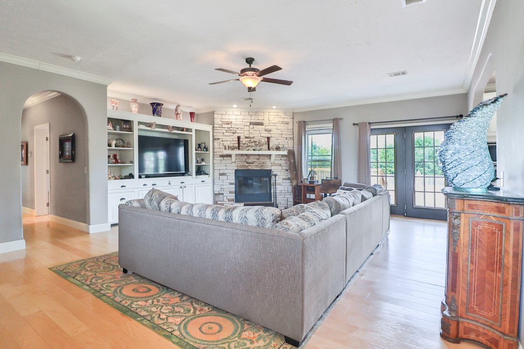 Lexington, Texas, 78947, United States, 4 Bedrooms Bedrooms, ,3 BathroomsBathrooms,Residential,For Sale,2002200