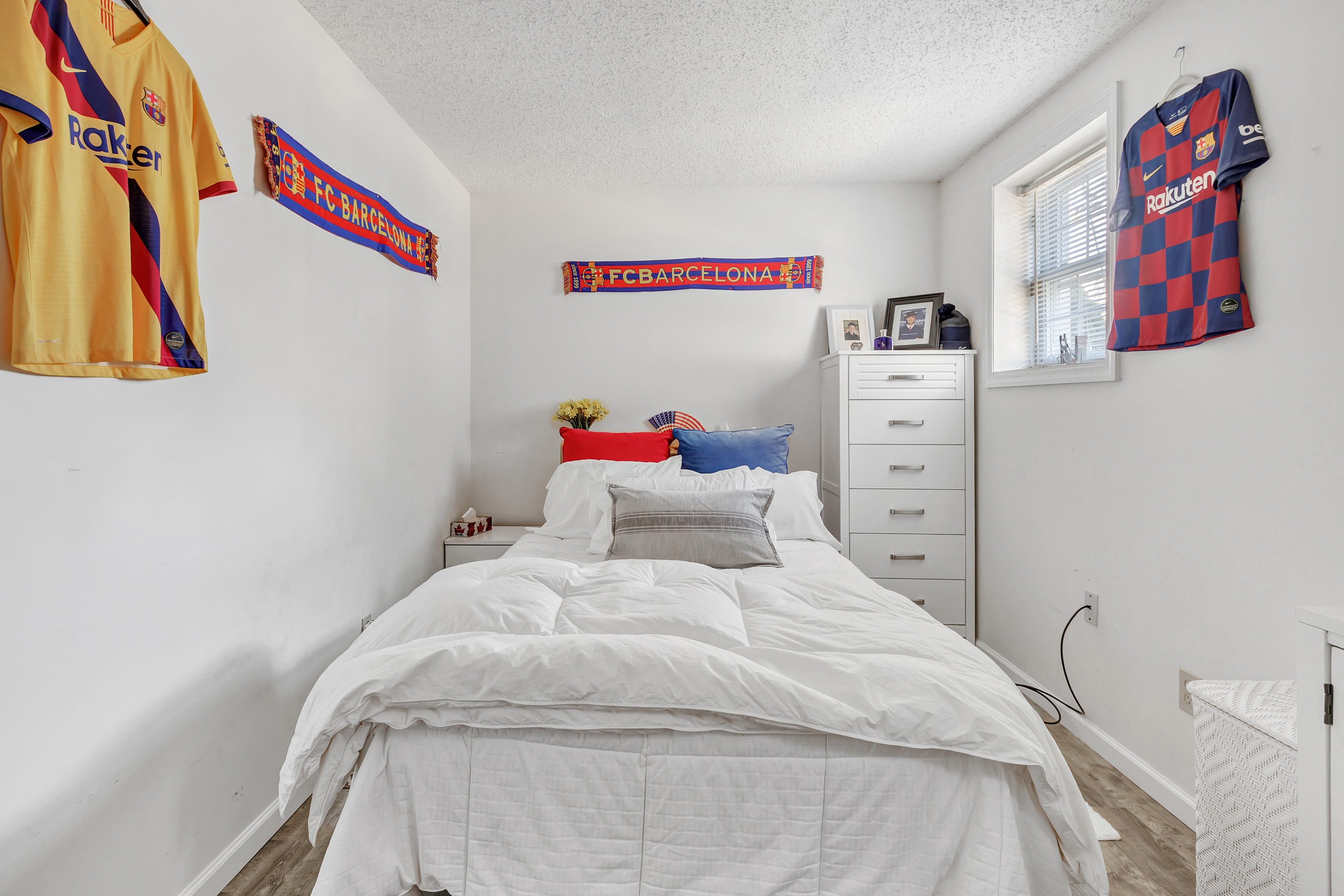 Stratford, Connecticut, 06614, United States, 4 Bedrooms Bedrooms, ,4 BathroomsBathrooms,Residential,For Sale,1996522