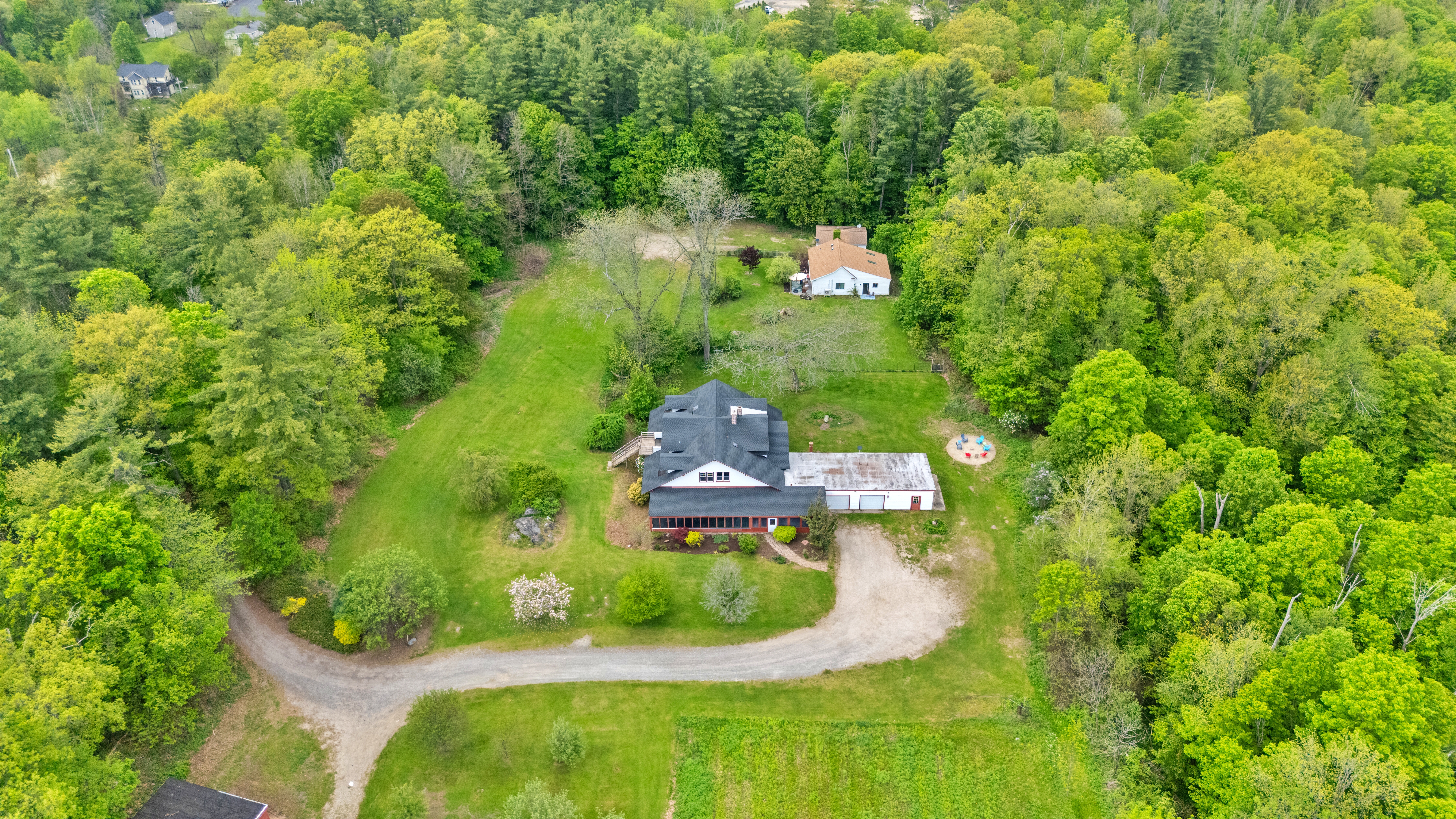  Just One Mile From the Heart of Lenox, Nearly 36 Acres Await Your Next Chapter - 物件實景