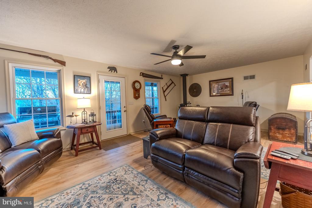 Paw Paw, West Virginia, 25434, United States, 3 Bedrooms Bedrooms, ,3 BathroomsBathrooms,Residential,For Sale,1989238