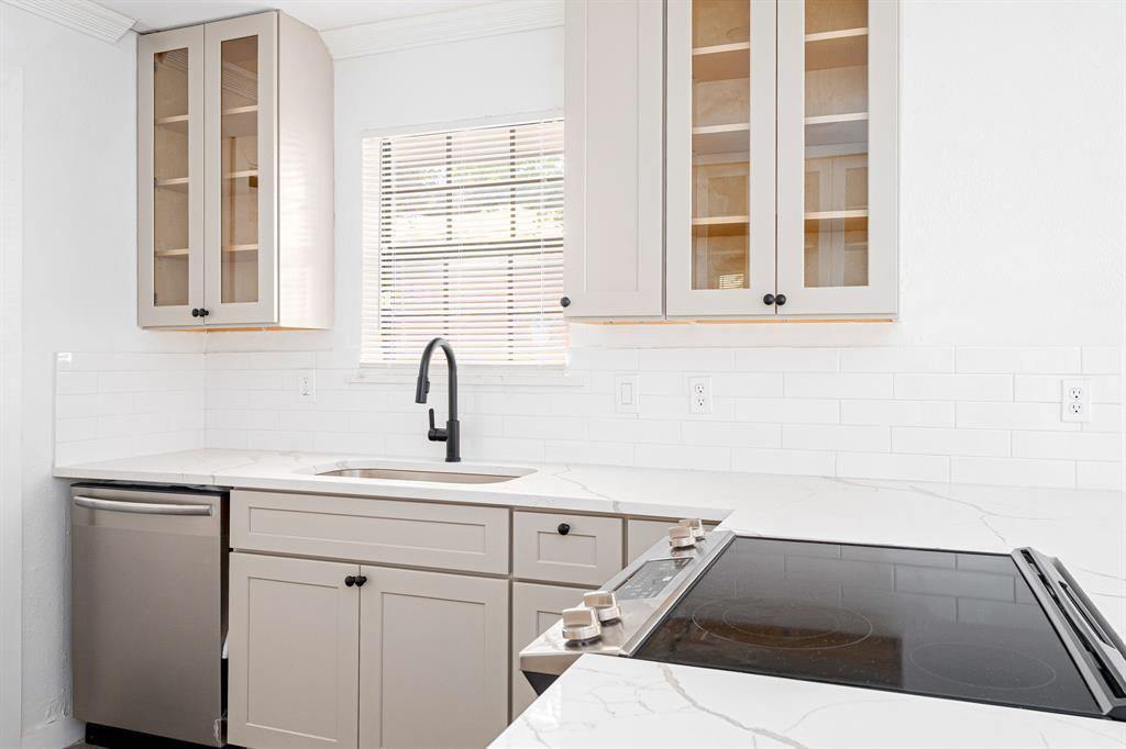 Dallas, Texas, 75214, United States, 3 Bedrooms Bedrooms, ,2 BathroomsBathrooms,Residential,For Sale,1987493