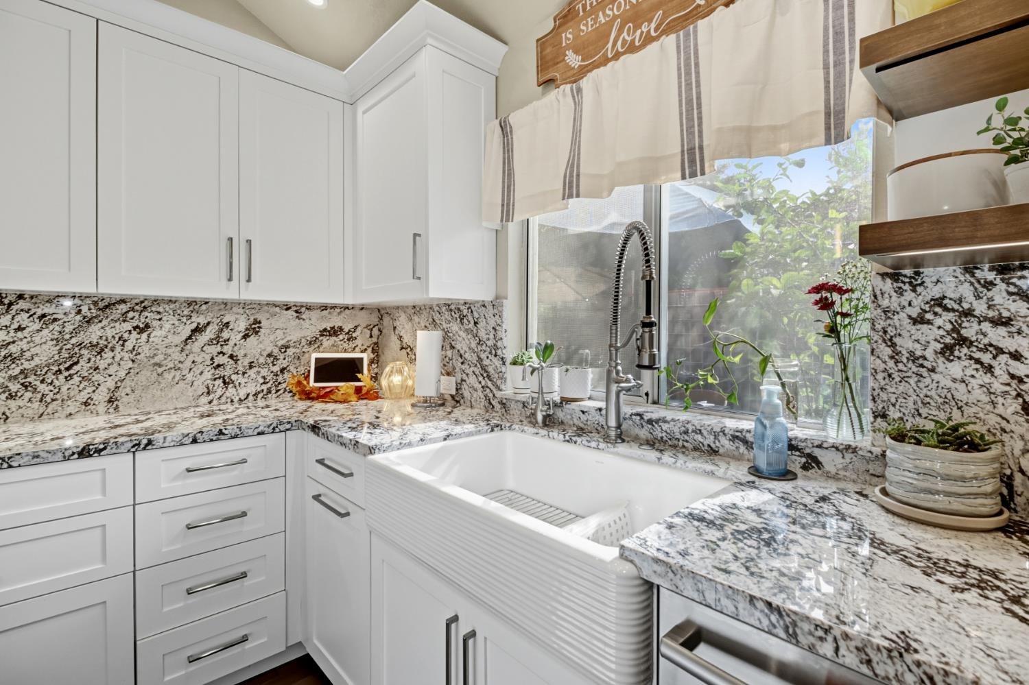 Elk Grove, California, 95624, United States, 4 Bedrooms Bedrooms, ,4 BathroomsBathrooms,Residential,For Sale,1987629