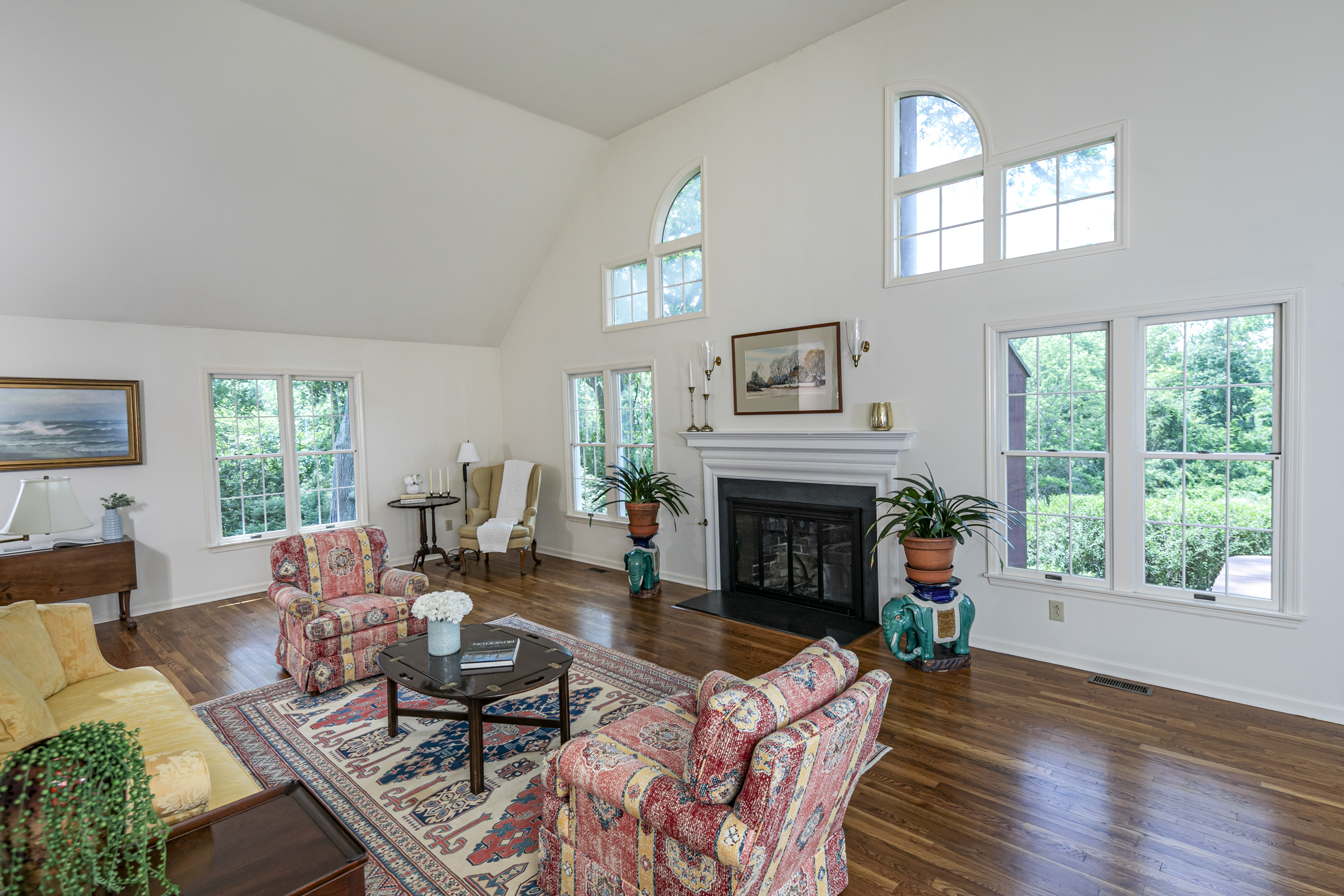  Stand-Out Home in The Glen Features Pastoral Views and Soaring Ceilings - 物件實景