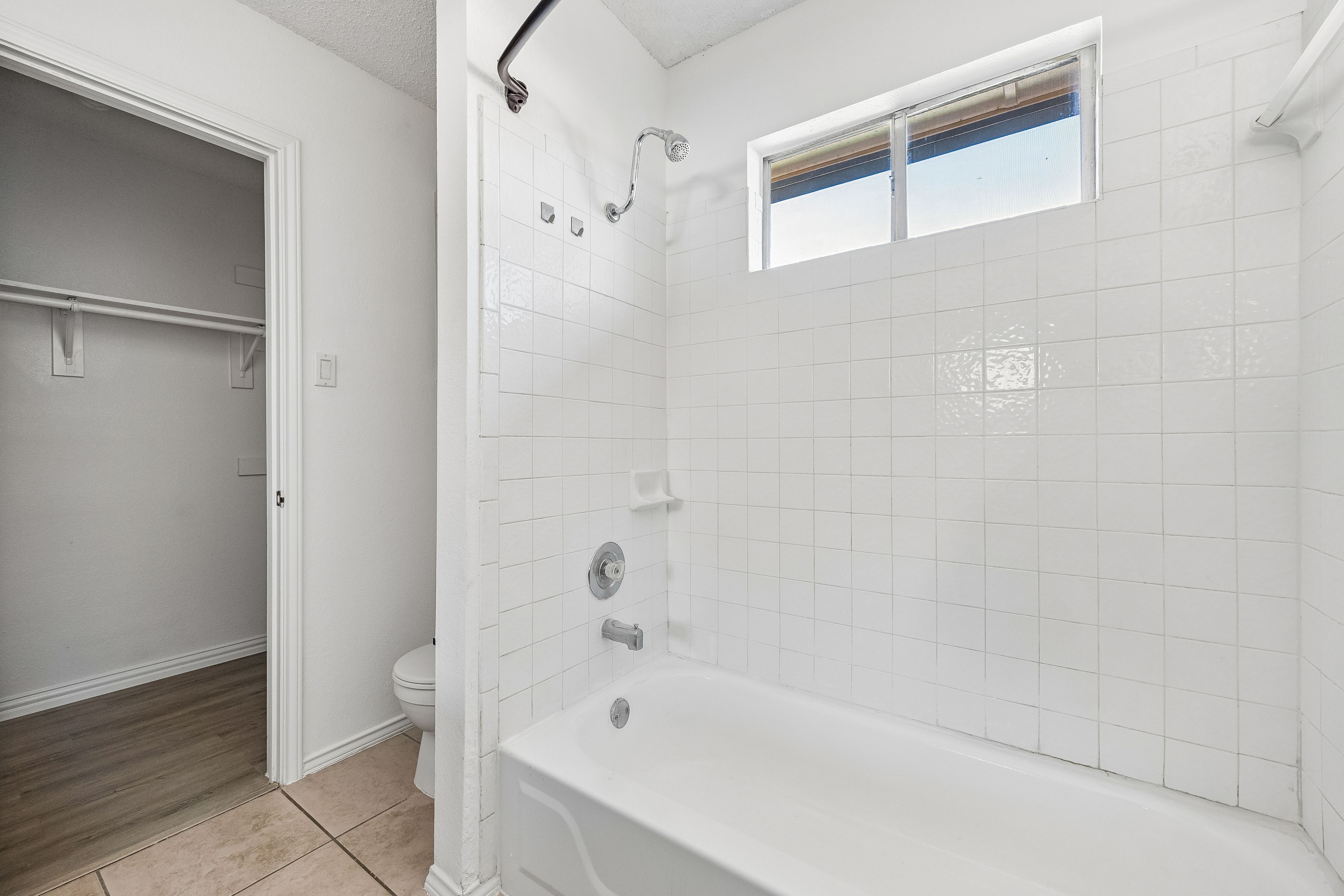  Adorable, Well Maintained with Open Floor Plan - 物件實景