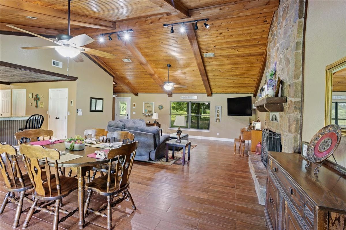 Savoy, Texas, 75479, United States, 3 Bedrooms Bedrooms, ,2 BathroomsBathrooms,Residential,For Sale,1979874