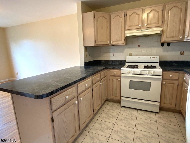 Newark City, New Jersey, 07105, United States, 2 Bedrooms Bedrooms, ,3 BathroomsBathrooms,Residential,For Sale,1849071