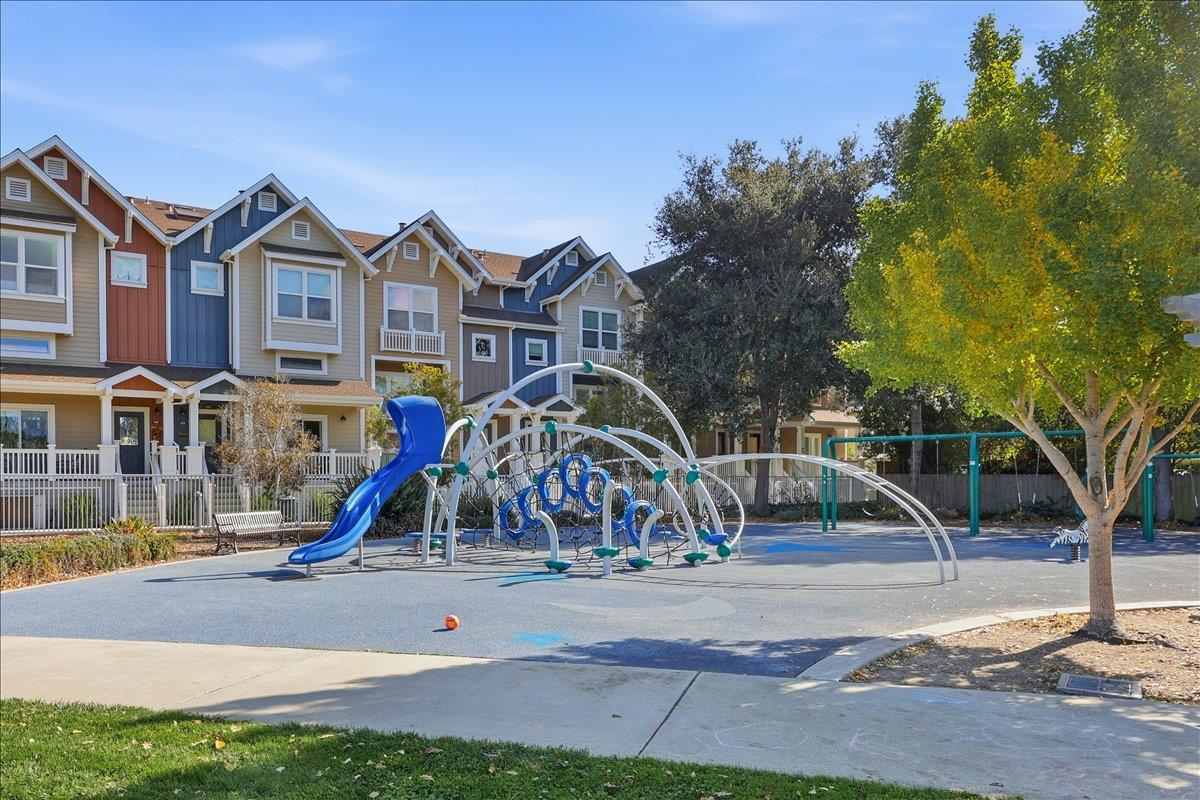 Mountain View, California, 94043, United States, 4 Bedrooms Bedrooms, ,4 BathroomsBathrooms,Residential,For Sale,1989678