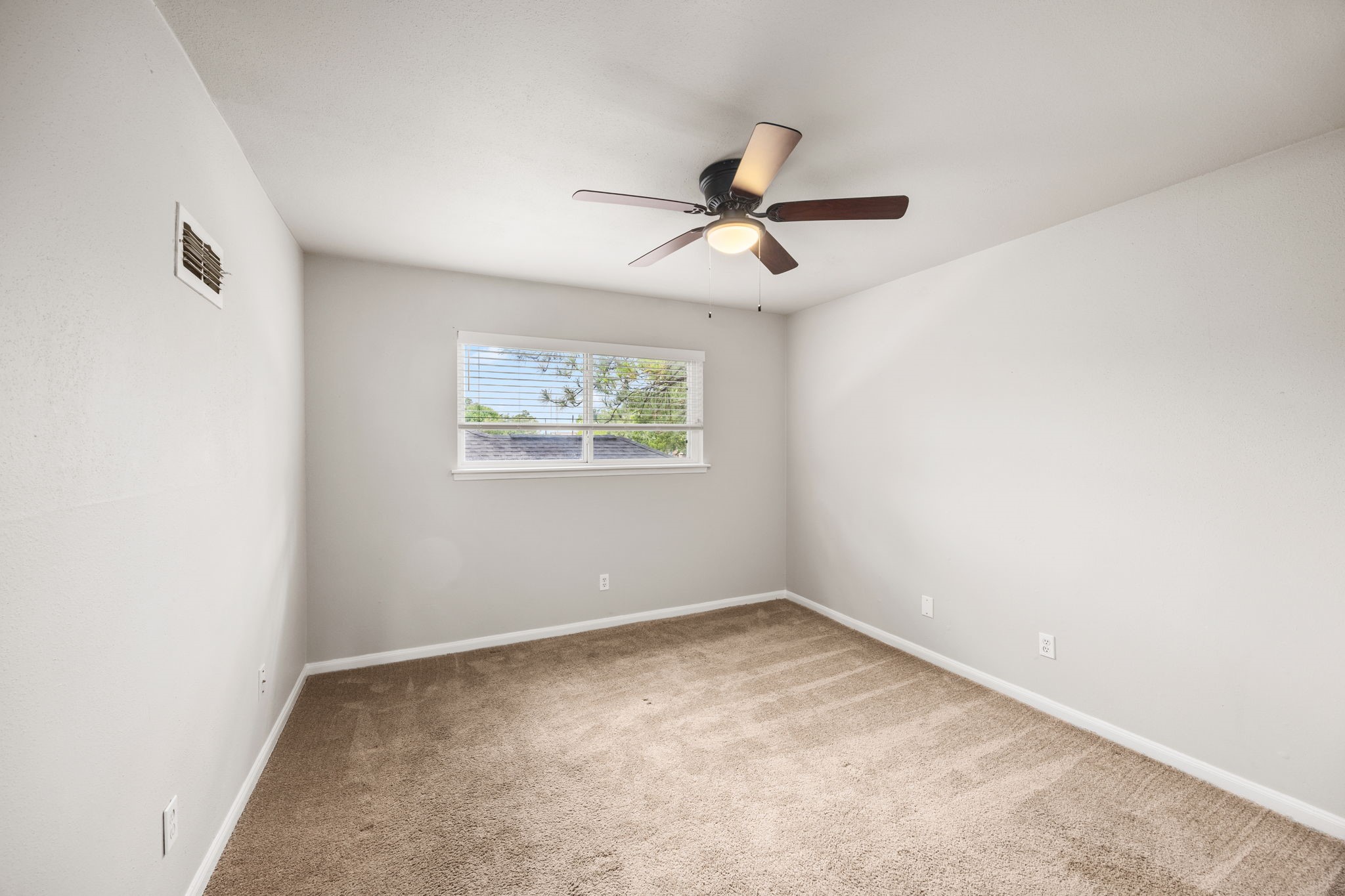  10647 Hazelhurst Drive - 物件實景