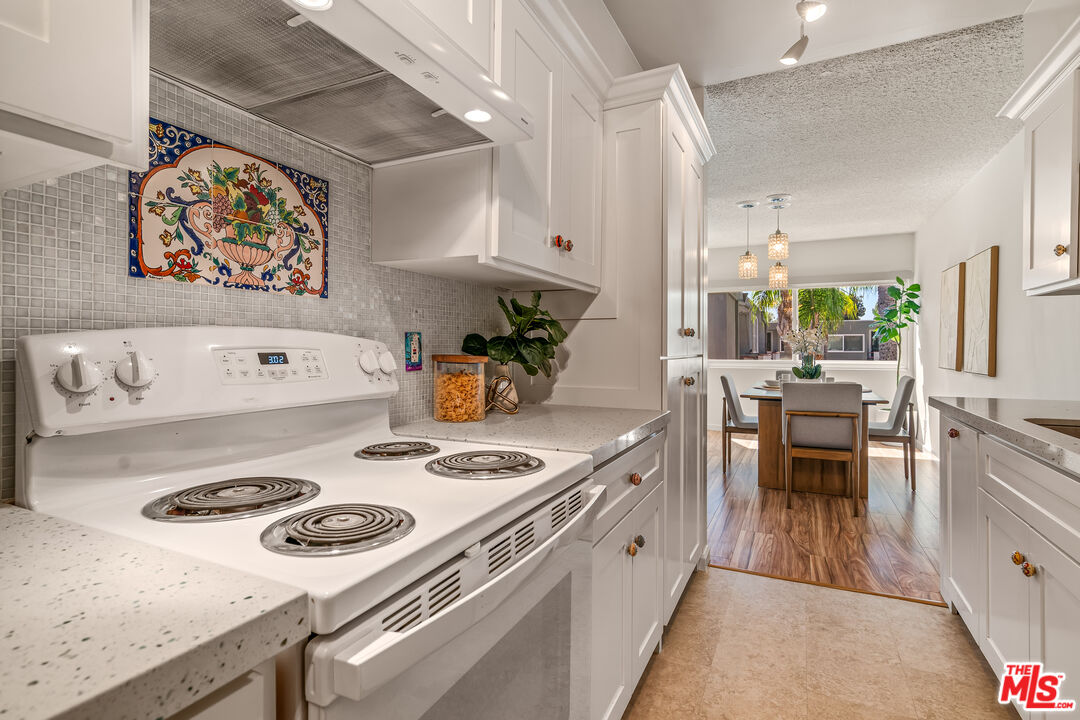 Sherman Oaks, California, 91423, United States, 2 Bedrooms Bedrooms, ,2 BathroomsBathrooms,Residential,For Sale,1920013