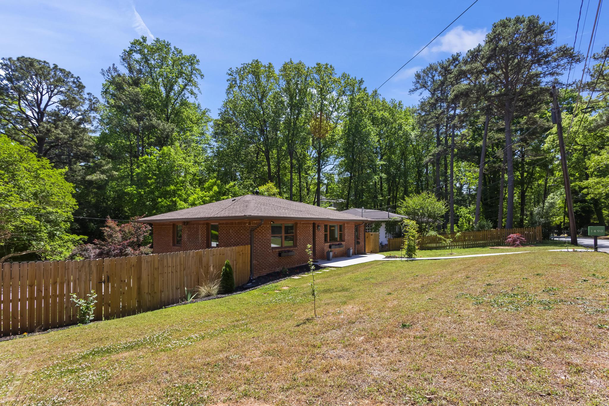  Thoughtfully Designed, Fully Renovated Home - 物件實景