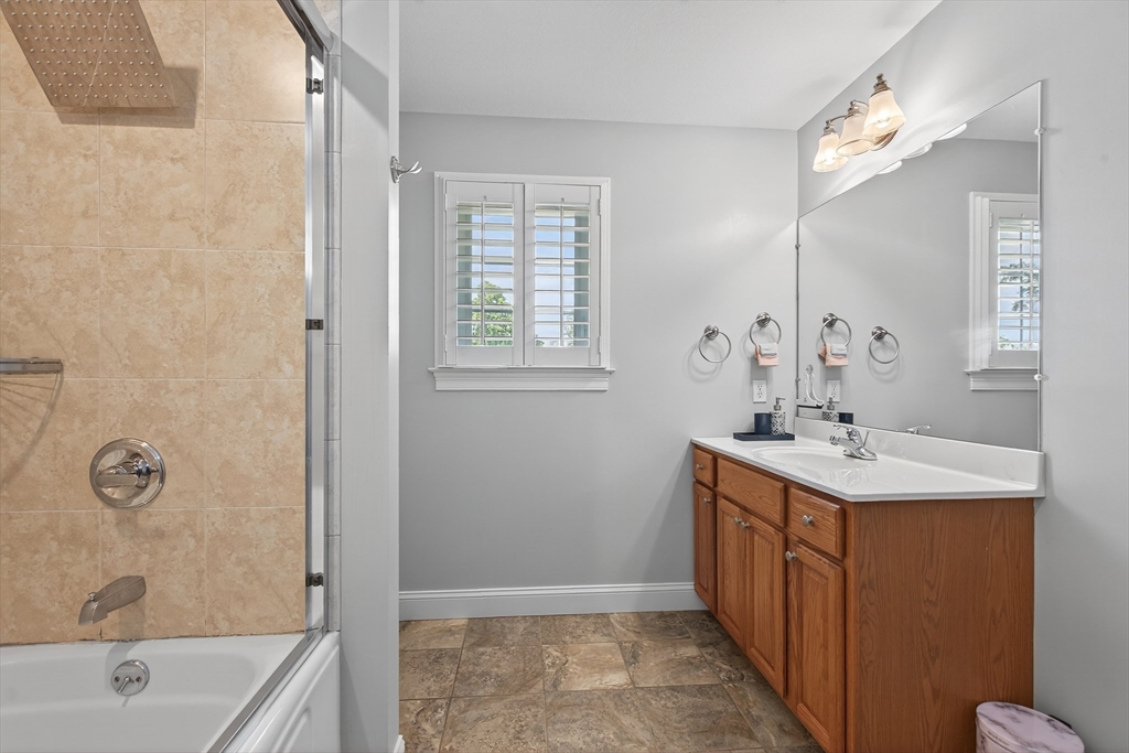 Ludlow, Massachusetts, 01056, United States, 3 Bedrooms Bedrooms, ,3 BathroomsBathrooms,Residential,For Sale,1942127