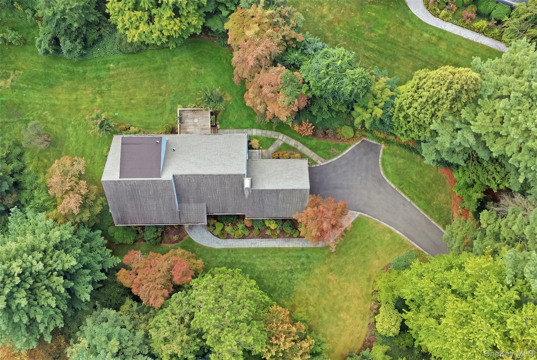  174 Flower Hill Road, Halesite, NY, 11743 - 物件實景