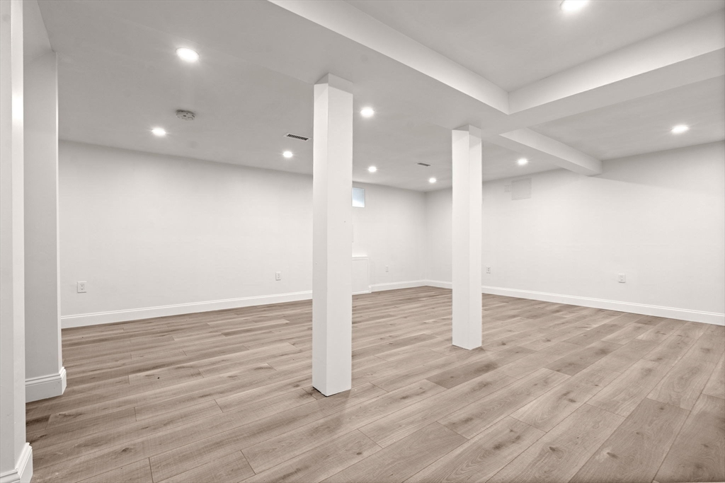 Quincy, Massachusetts, 02169, United States, 4 Bedrooms Bedrooms, ,3 BathroomsBathrooms,Residential,For Sale,1932298