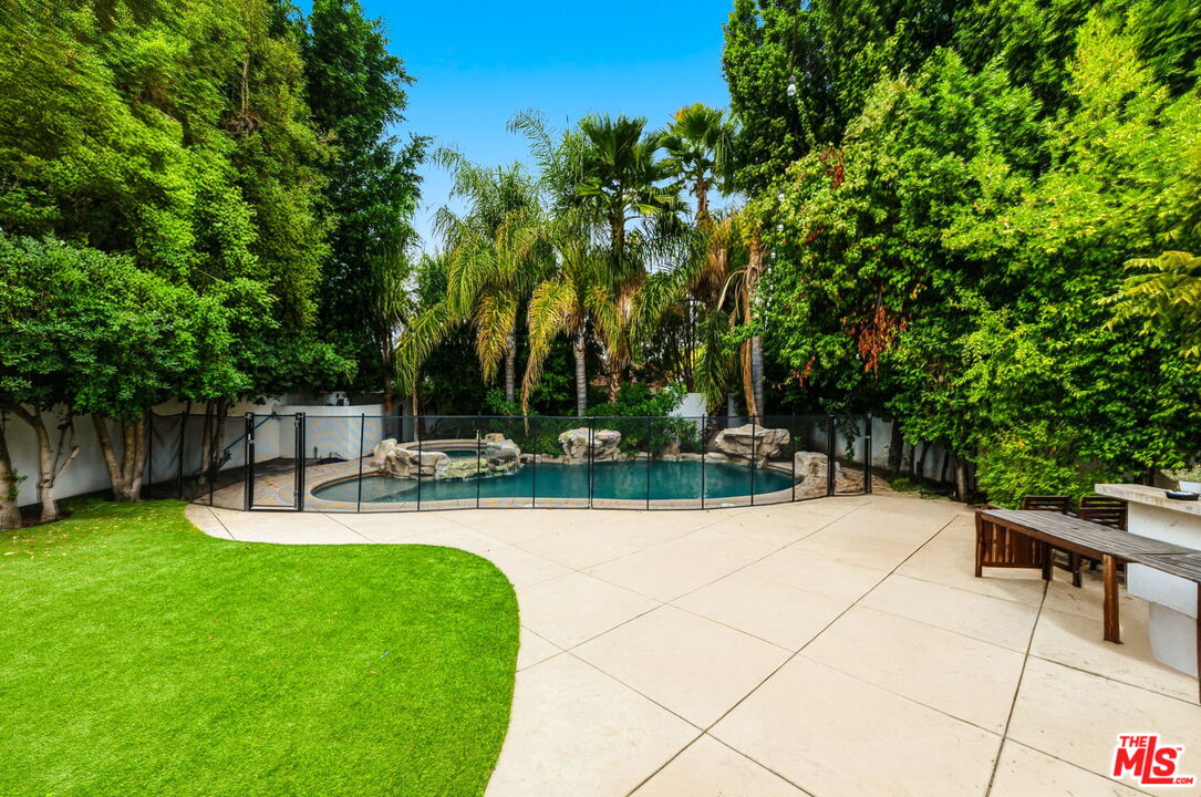 Encino, California, 91436, United States, 4 Bedrooms Bedrooms, ,3 BathroomsBathrooms,Residential,For Sale,1988091