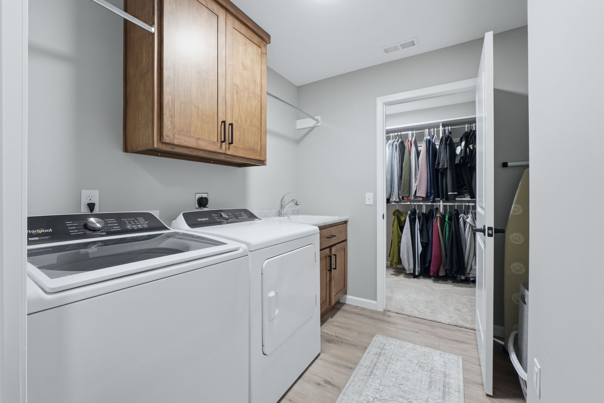  Move-in Four Bedroom Home Loaded with Upgrades - 物件實景
