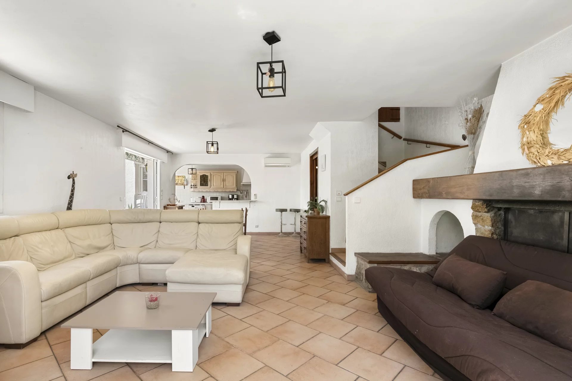 Nice, Provence-Alpes-Côte d’Azur, 06000, FR, 5 Bedrooms Bedrooms, ,4 BathroomsBathrooms,Residential,For Sale,1829311