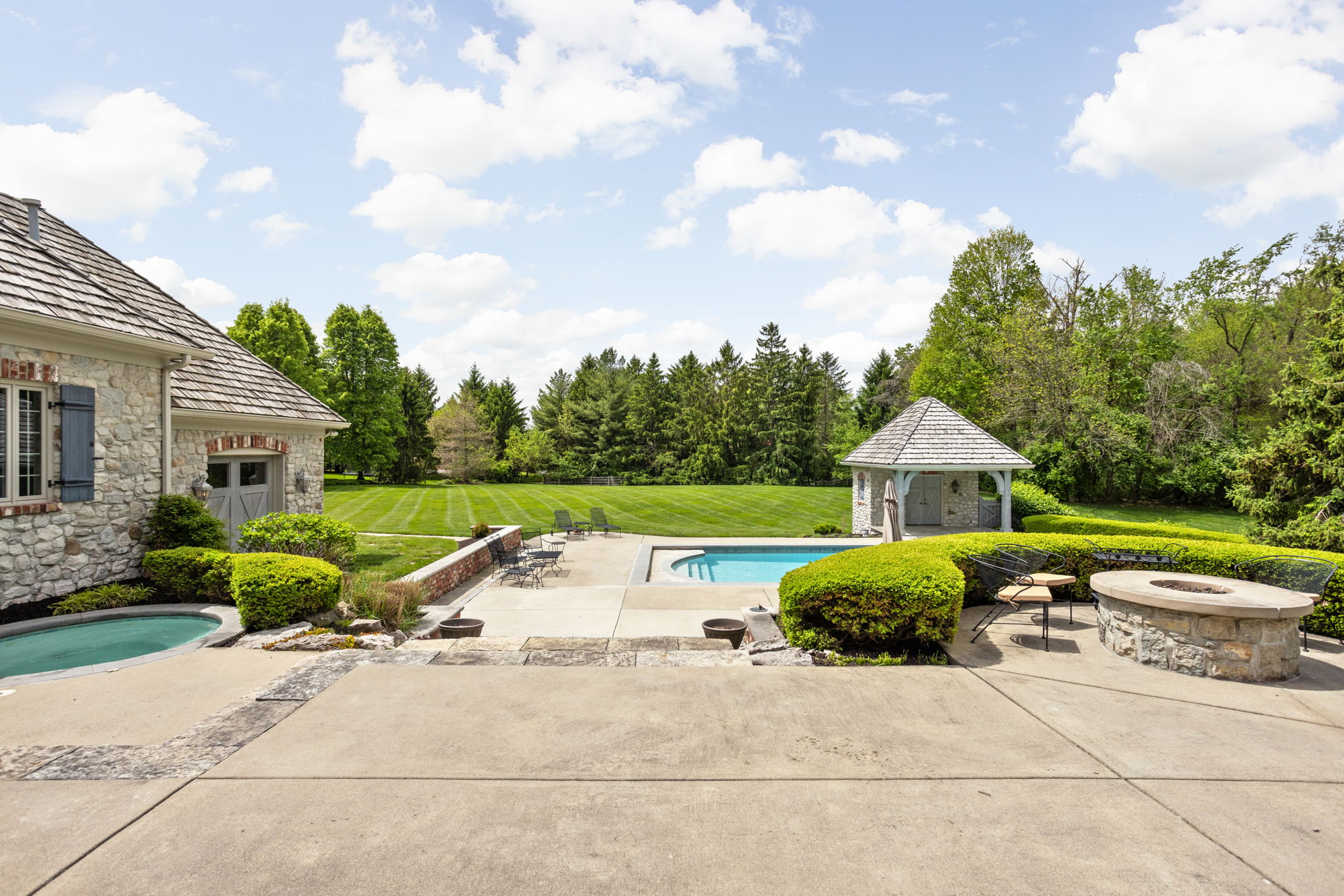  Signature Estate Set on More than 2 Acres in Desirable Zionsville Neighborhood - 物件實景