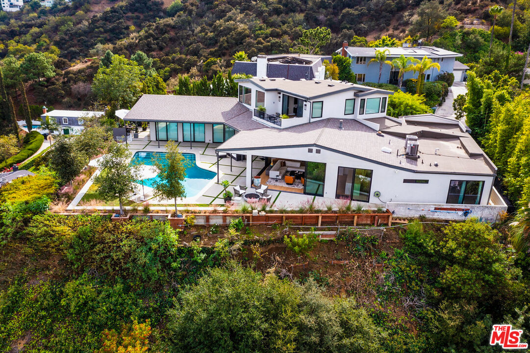 Los Angeles, California, 90046, United States, 5 Bedrooms Bedrooms, ,6 BathroomsBathrooms,Residential,For Sale,1897072