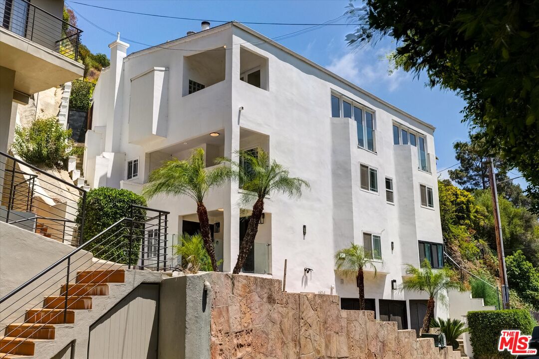 Beverly Hills, California, 90210, United States, 8 Bedrooms Bedrooms, ,3 BathroomsBathrooms,Residential,For Sale,1916732