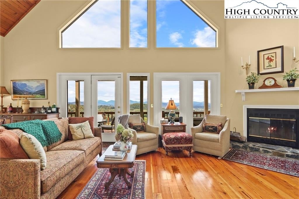 Boone, North Carolina, 28607, United States, 3 Bedrooms Bedrooms, ,3 BathroomsBathrooms,Residential,For Sale,1941298