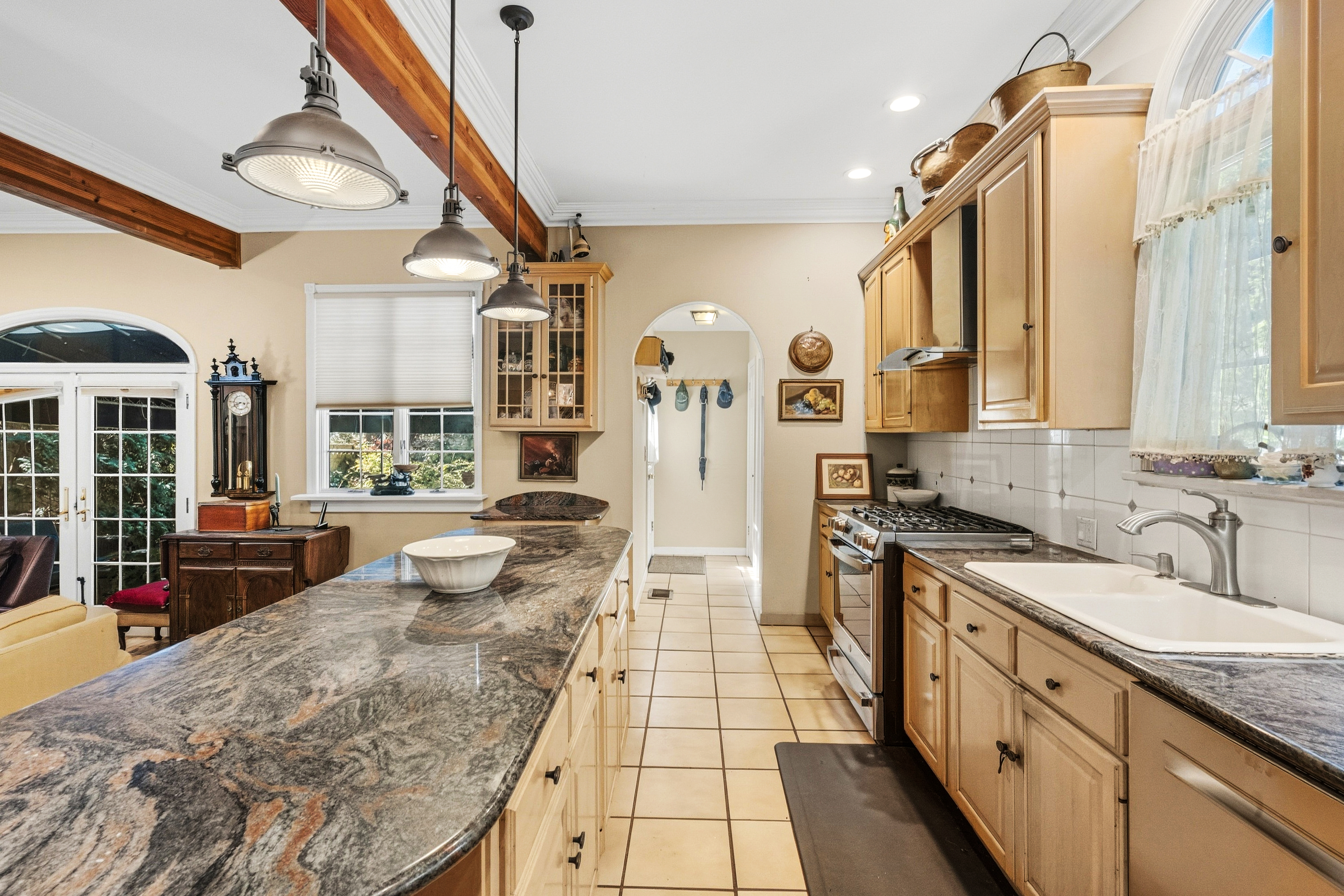  16 Stuart Avenue, Babylon, NY, 11702 - 物件實景