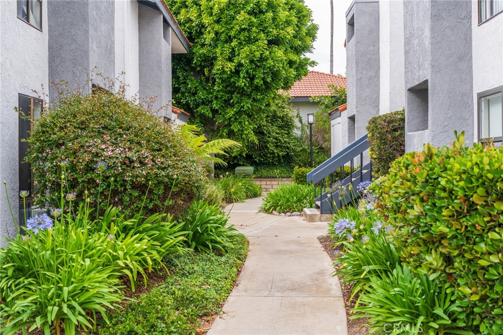 Huntington Beach, California, 92648, United States, 1 Bedroom Bedrooms, ,1 BathroomBathrooms,Residential,For Sale,1969398